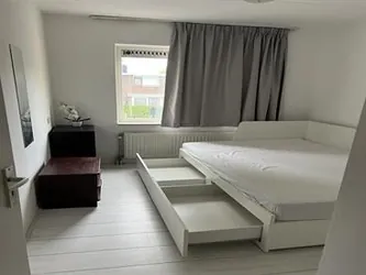 Foto van de Kamer gelegen aan de Van Poeljeweg in Rotterdam