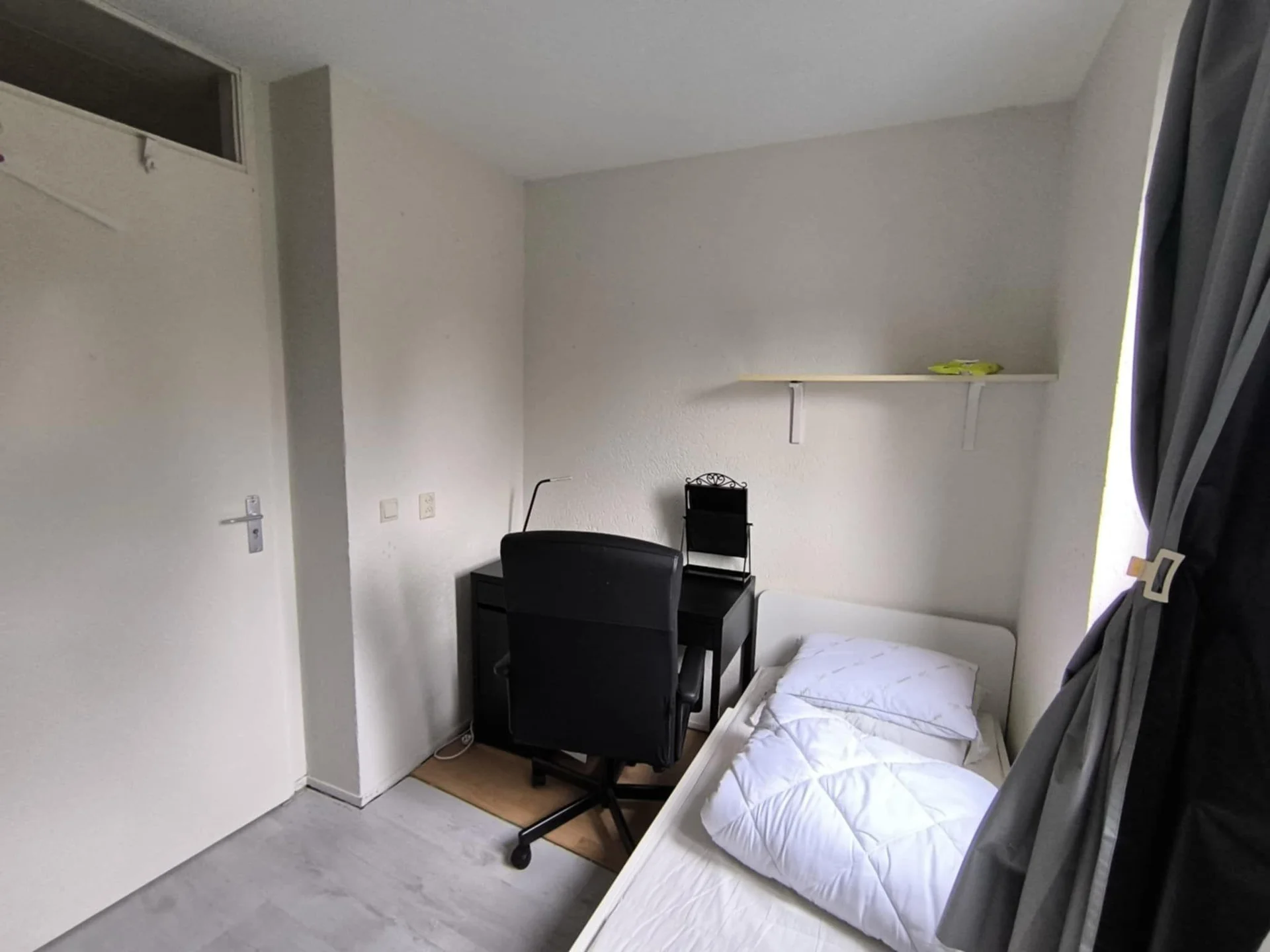 Foto van de Kamer gelegen aan de Valkenpad in Leiden