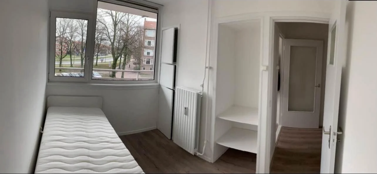 Foto van de Kamer gelegen aan de Burgemeester De Vlugtlaan in Amsterdam