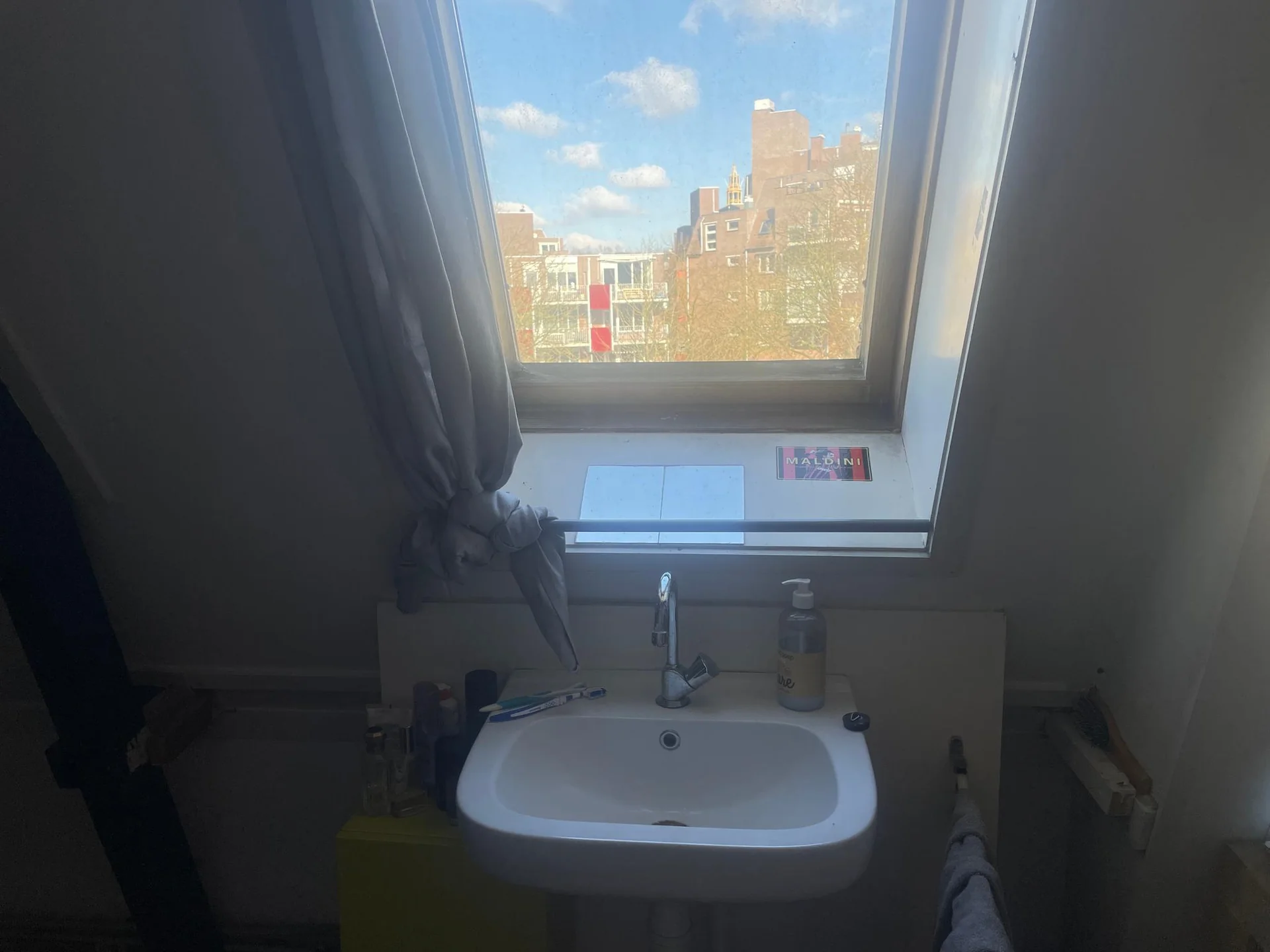 Foto van de Kamer gelegen aan de Eeldersingel in Groningen