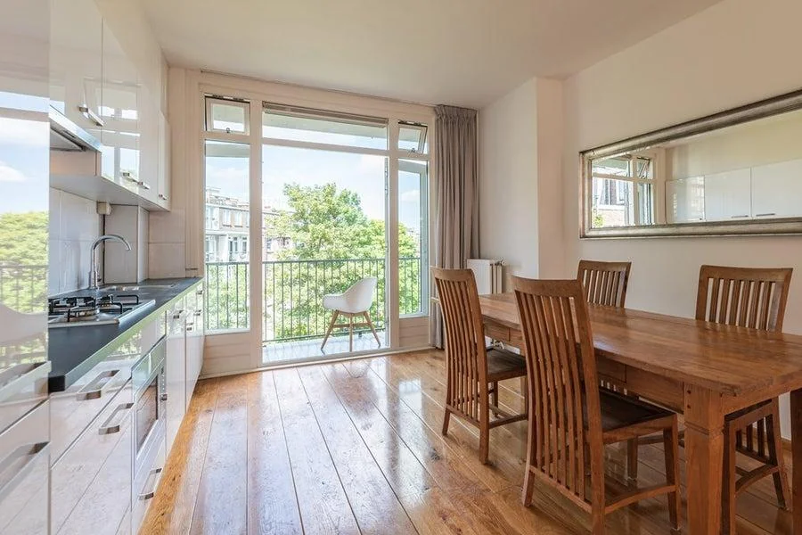 Foto van de Kamer gelegen aan de J.J. Cremerstraat in Amsterdam