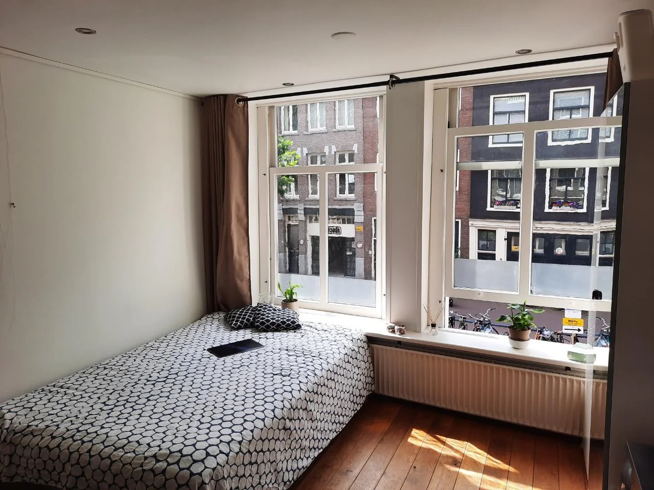 Foto van de Kamer gelegen aan de Spuistraat in Amsterdam