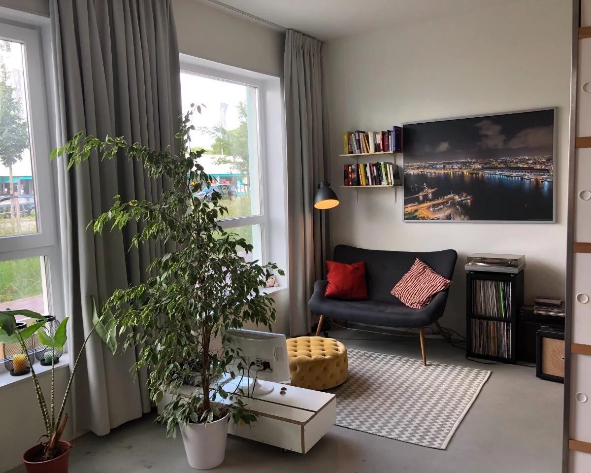 Foto van de Studio gelegen aan de Klaprozenweg in Amsterdam