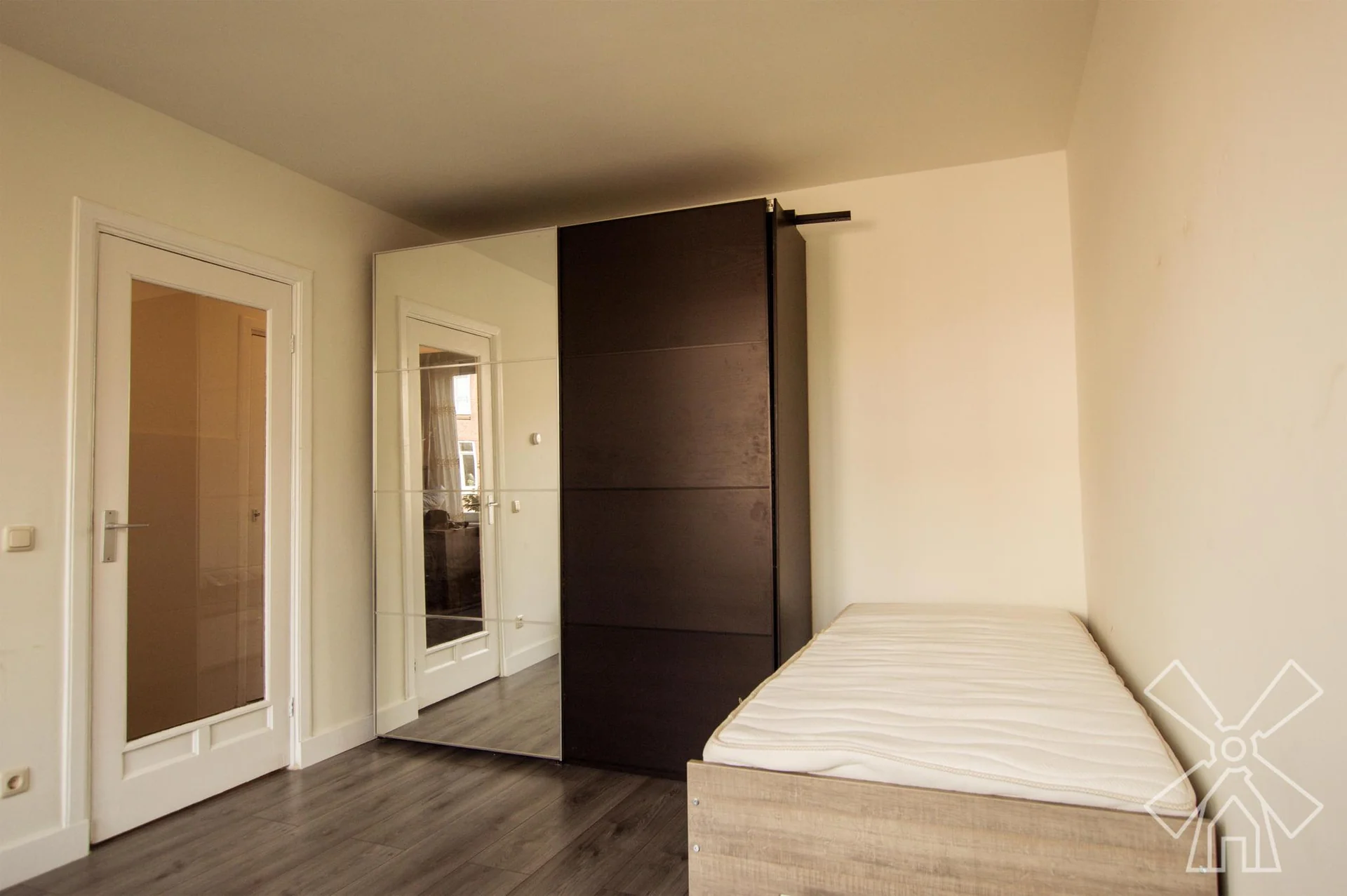 Foto van de Kamer gelegen aan de Schalk Burgerstraat in Den Haag