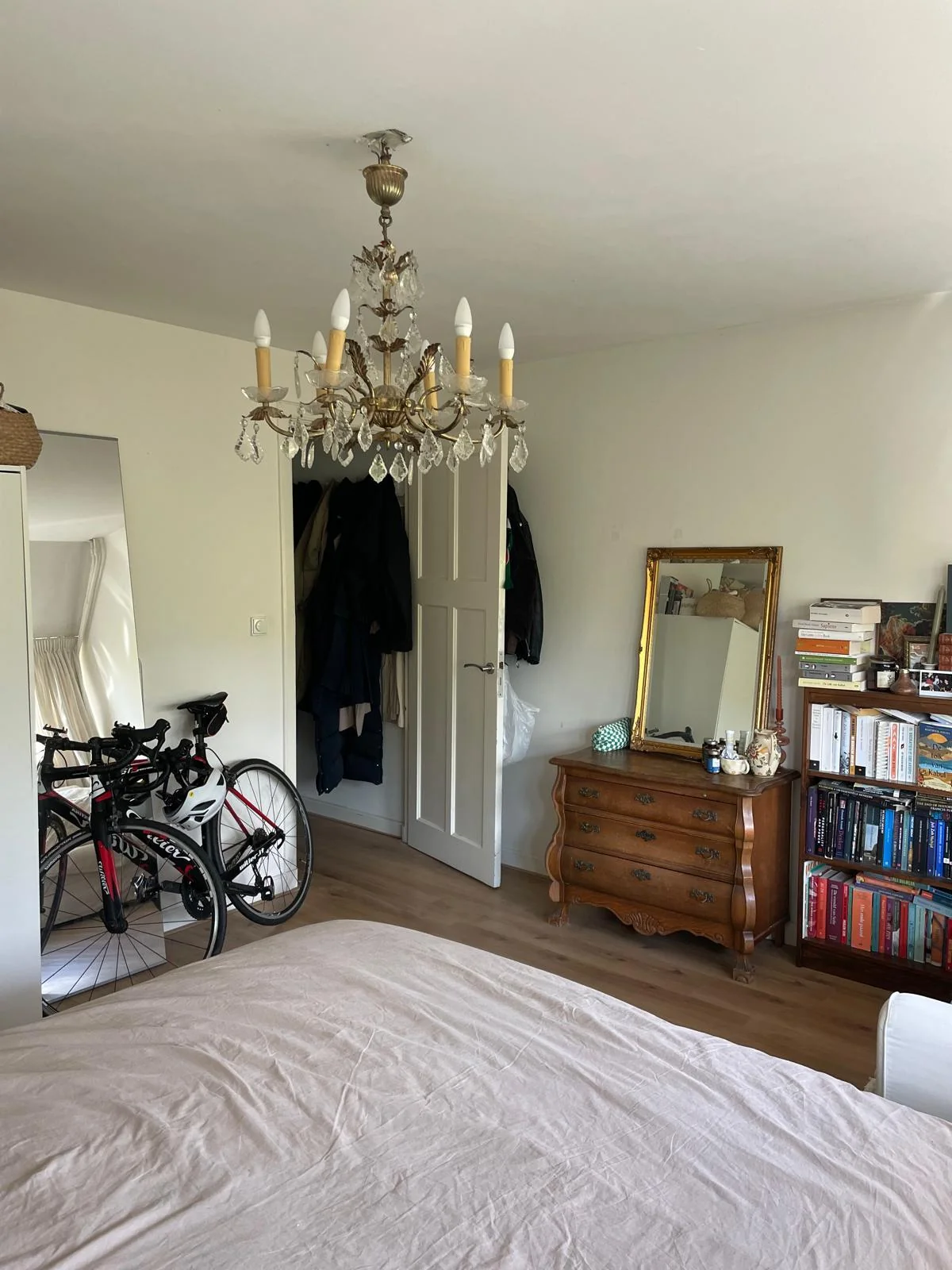 Foto van de Kamer gelegen aan de President Kennedylaan in Amsterdam