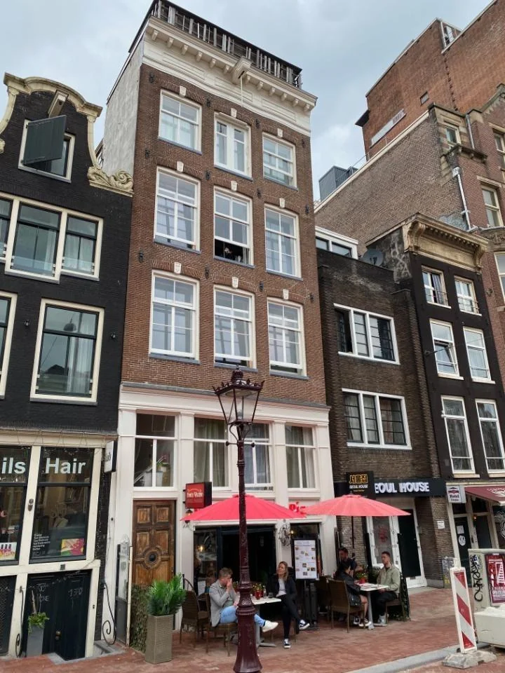 Foto van de Studio gelegen aan de Nieuwezijds Voorburgwal in Amsterdam