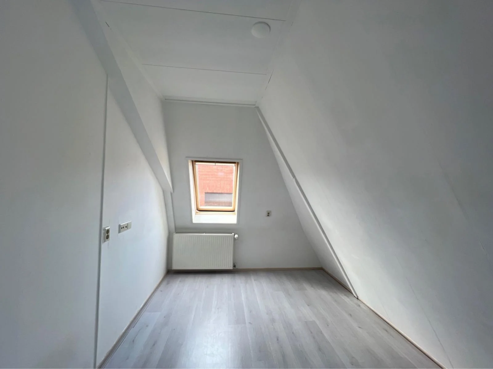 Foto van de Kamer gelegen aan de Verlengde Hereweg in Groningen