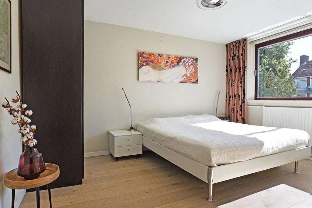 Foto van de Appartement gelegen aan de Jhr.Mr.Dr. H.A. van Karnebeeklaan in Amstelveen
