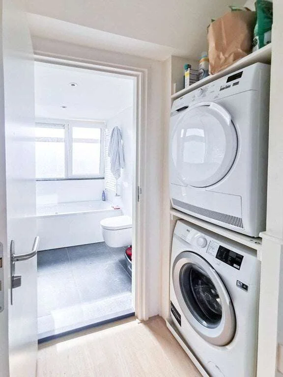 Foto van de Appartement gelegen aan de Jhr.Mr.Dr. H.A. van Karnebeeklaan in Amstelveen