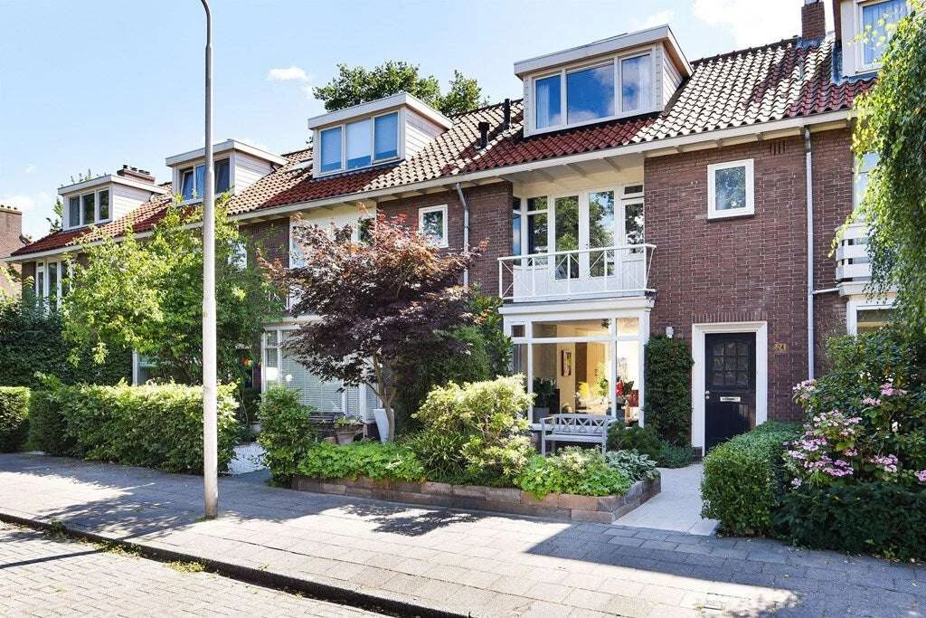 Foto van de Appartement gelegen aan de Jhr.Mr.Dr. H.A. van Karnebeeklaan in Amstelveen