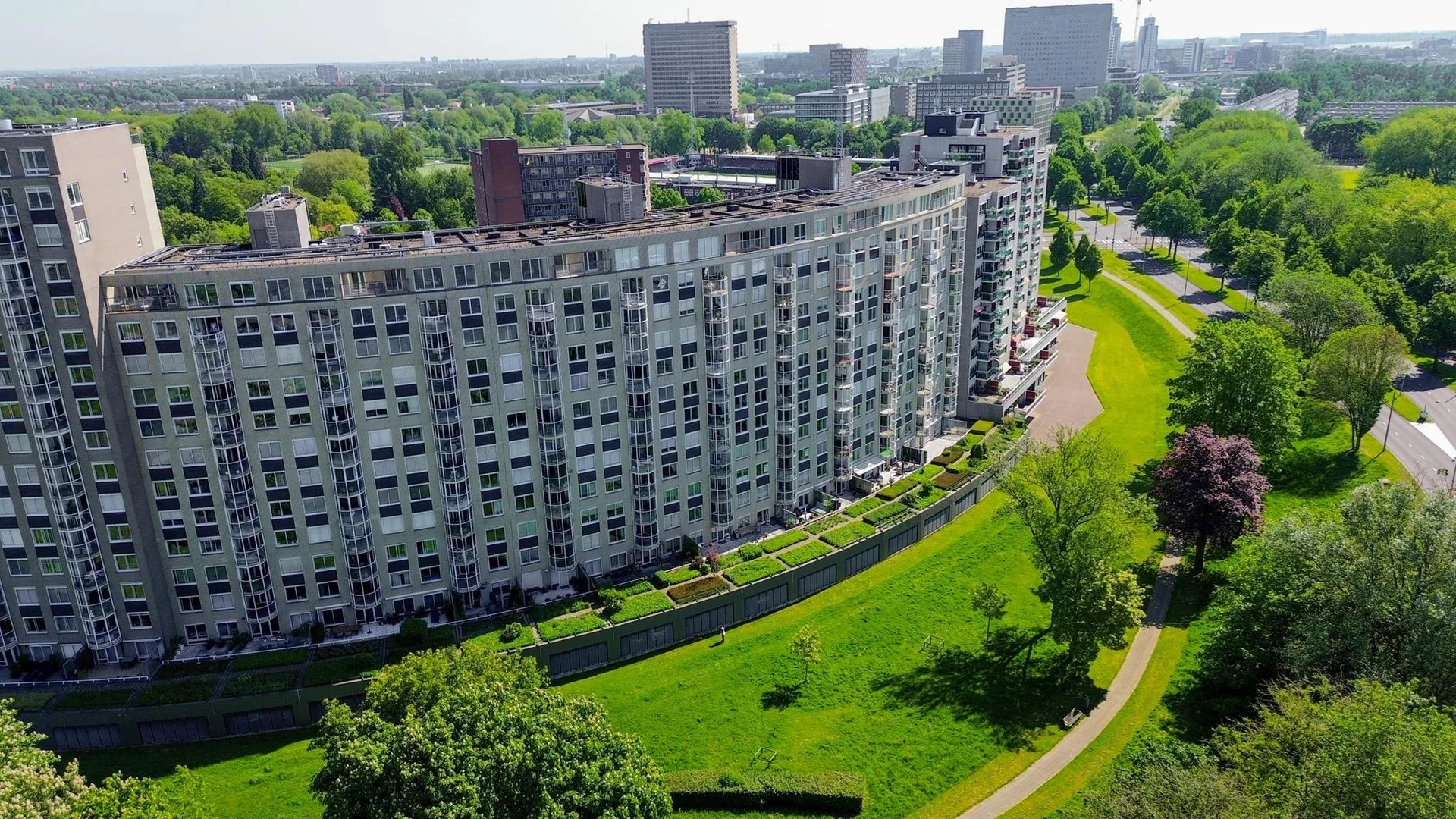 Foto van de Appartement gelegen aan de Oostmaaslaan in Rotterdam