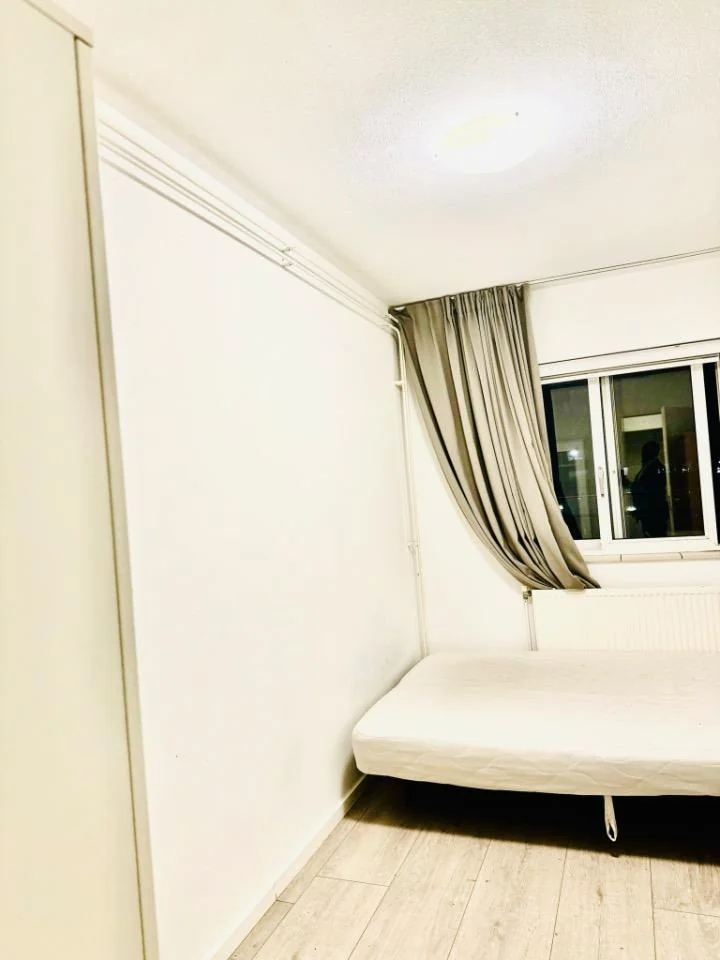 Foto van de Kamer gelegen aan de Louis de Visserstraat in Amsterdam