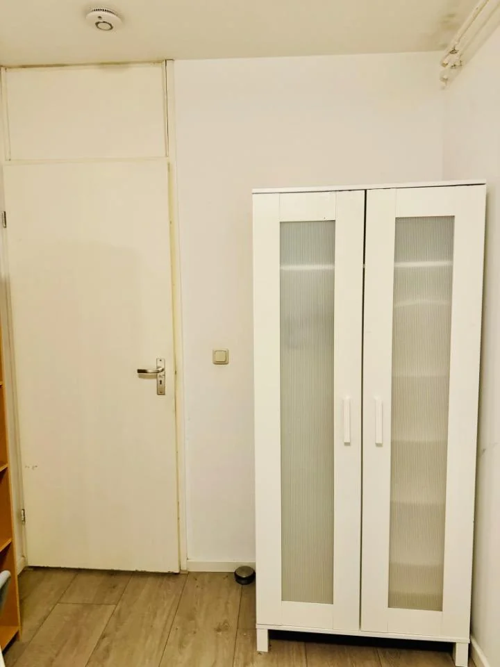 Foto van de Kamer gelegen aan de Louis de Visserstraat in Amsterdam