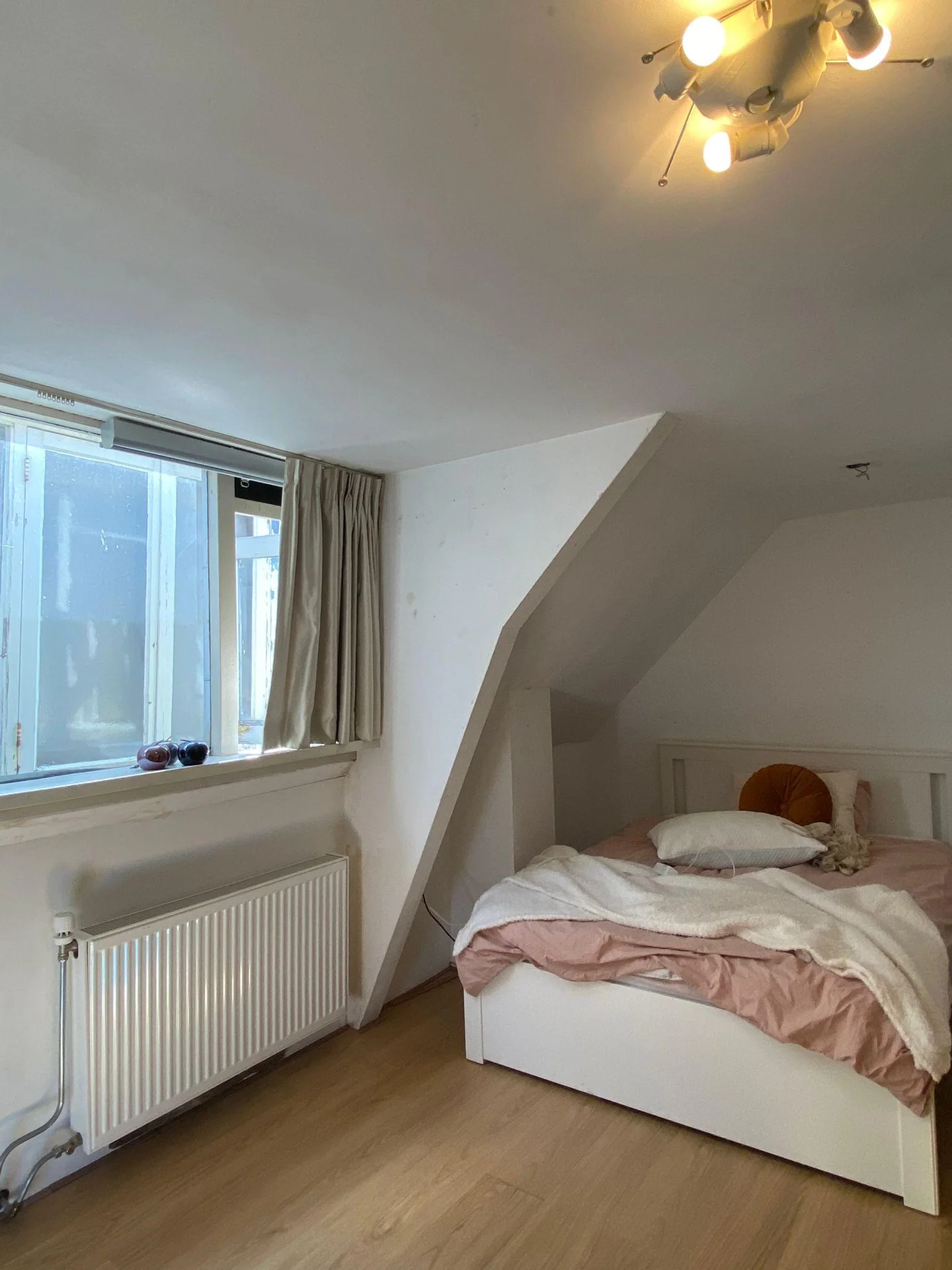 Foto van de Kamer gelegen aan de Oudedijk in Rotterdam