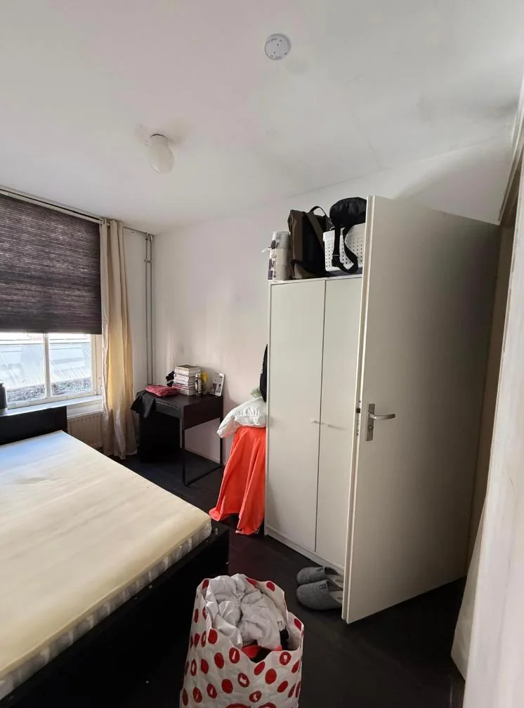 Foto van de Kamer gelegen aan de Lange Leidsedwarsstraat in Amsterdam