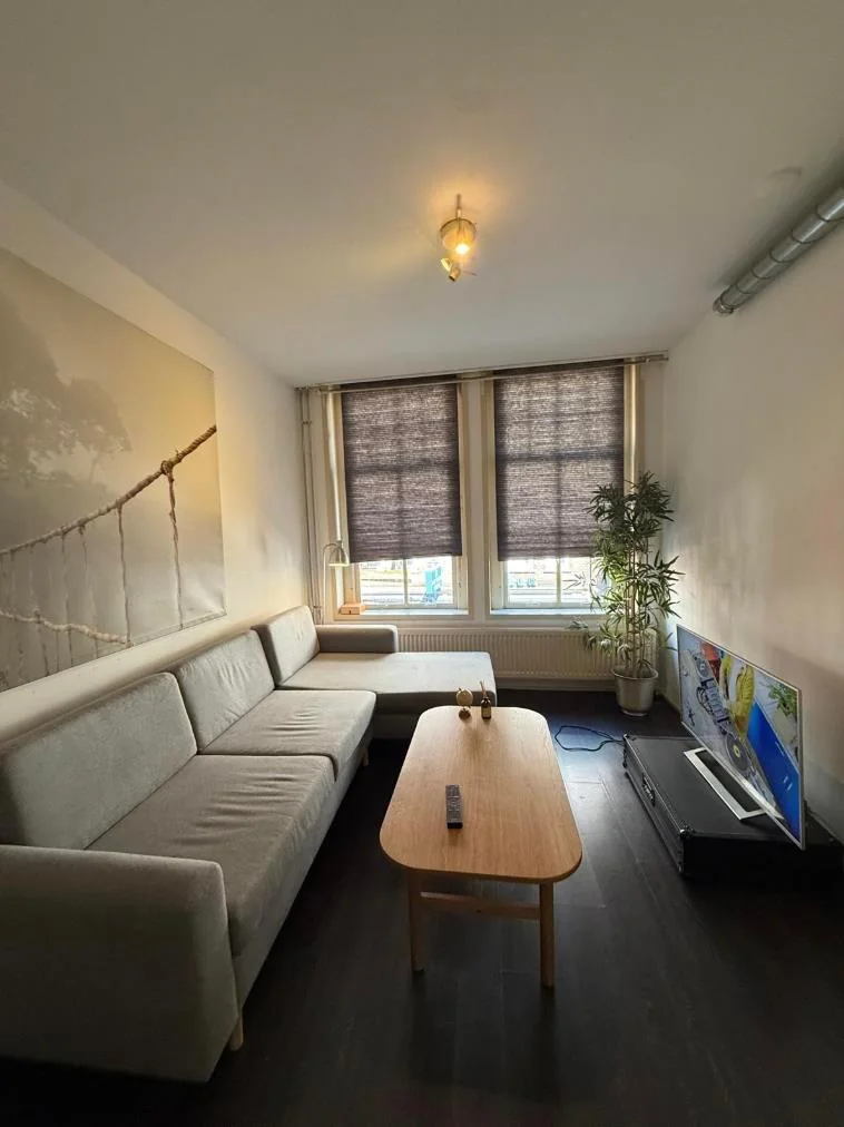 Foto van de Kamer gelegen aan de Lange Leidsedwarsstraat in Amsterdam