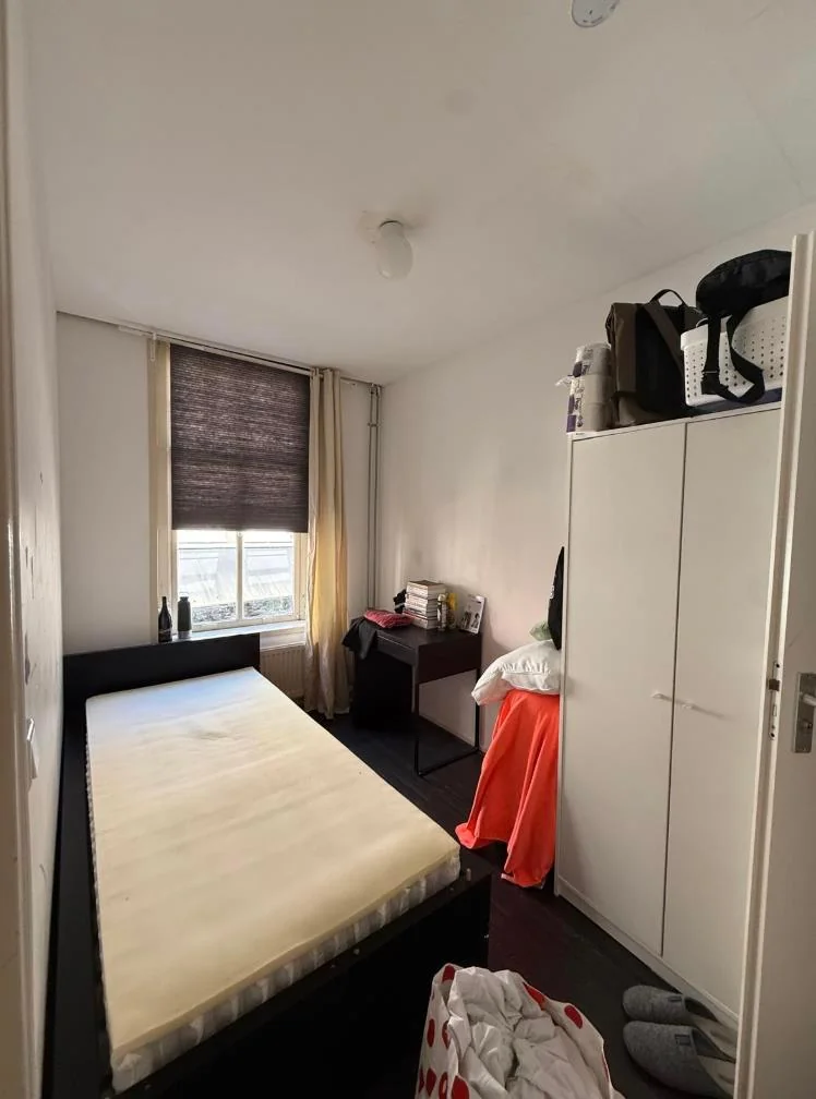 Foto van de Kamer gelegen aan de Lange Leidsedwarsstraat in Amsterdam