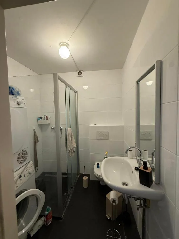 Foto van de Kamer gelegen aan de Lange Leidsedwarsstraat in Amsterdam