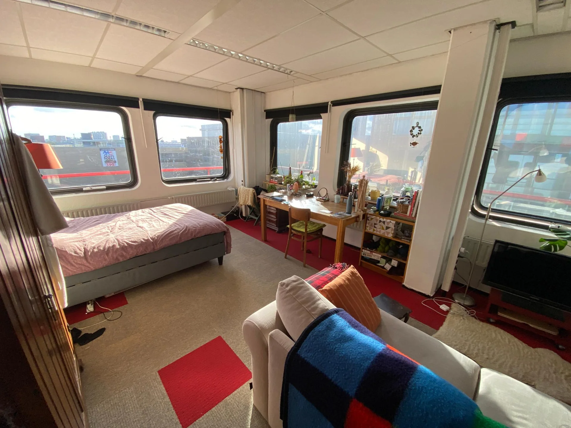 Foto van de Kamer gelegen aan de Leeghwaterplein in Den Haag
