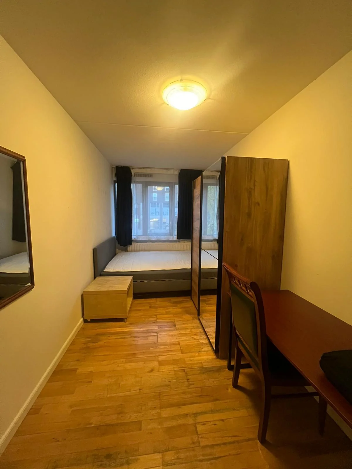 Foto van de Kamer gelegen aan de Martini van Geffenstraat in Amsterdam
