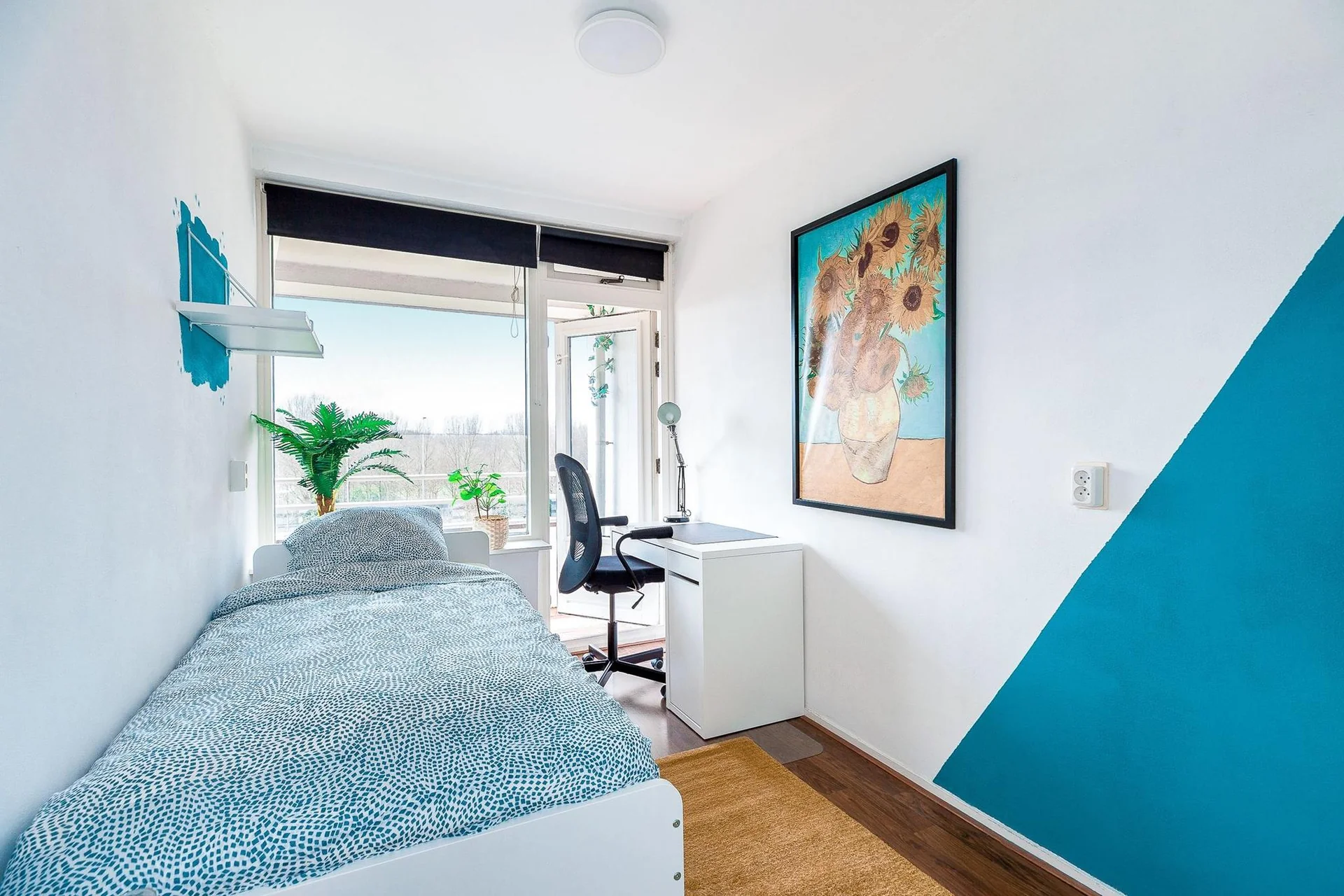 Foto van de Kamer gelegen aan de Edmond Hellenraadstraat in Rotterdam