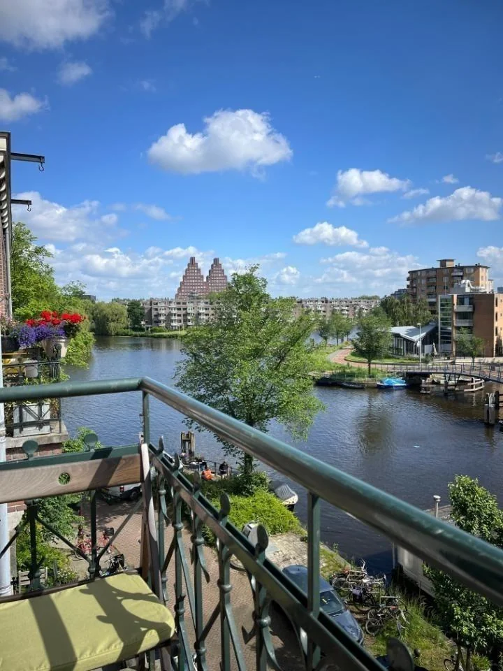 Foto van de Kamer gelegen aan de Bilderdijkkade in Amsterdam