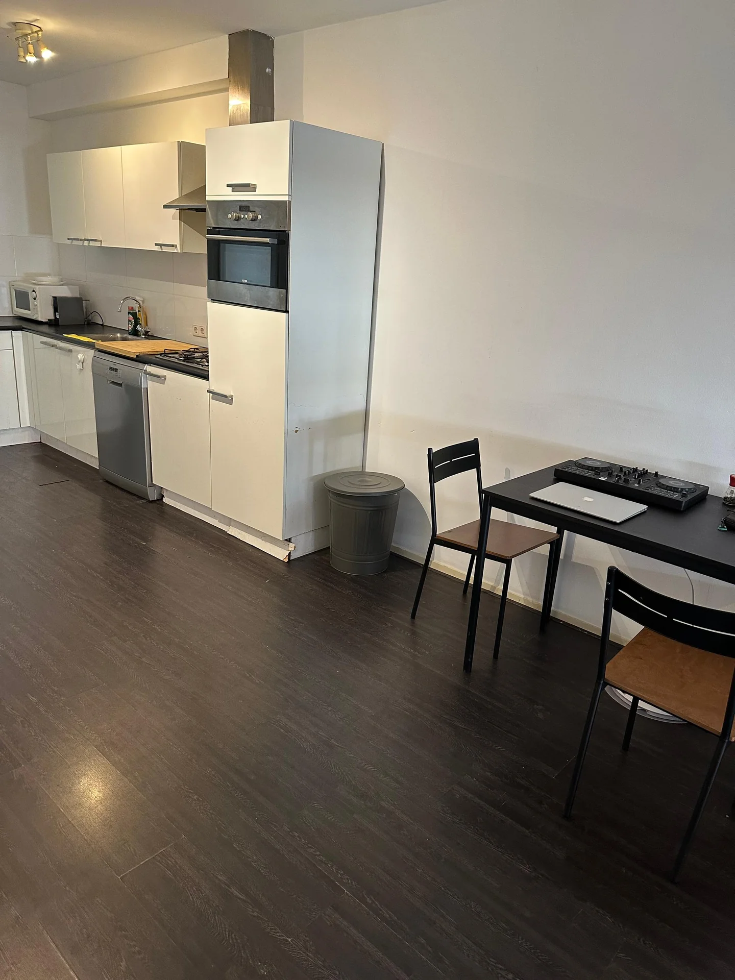 Foto van de Kamer gelegen aan de Lange Leidsedwarsstraat in Amsterdam