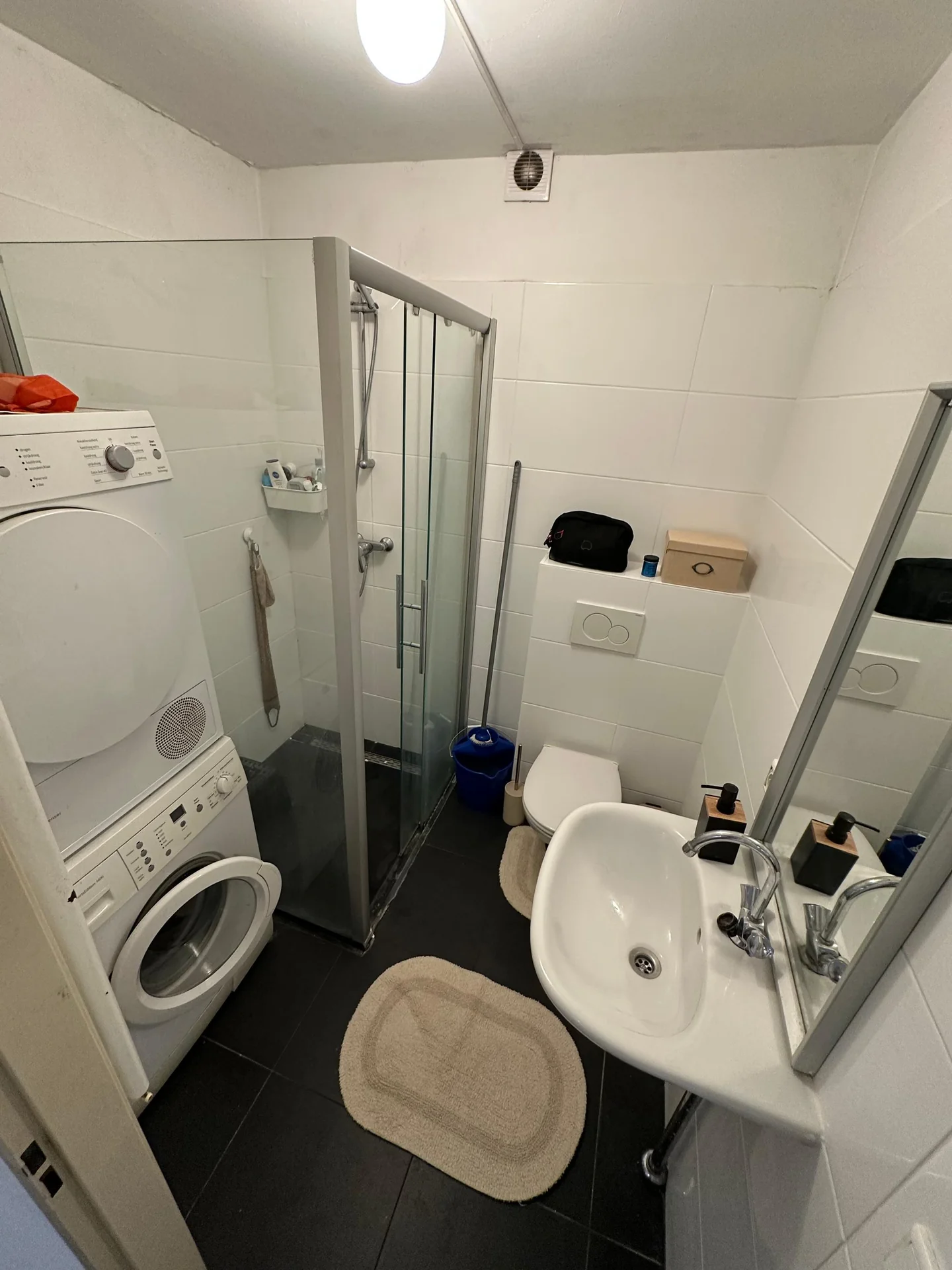Foto van de Kamer gelegen aan de Lange Leidsedwarsstraat in Amsterdam