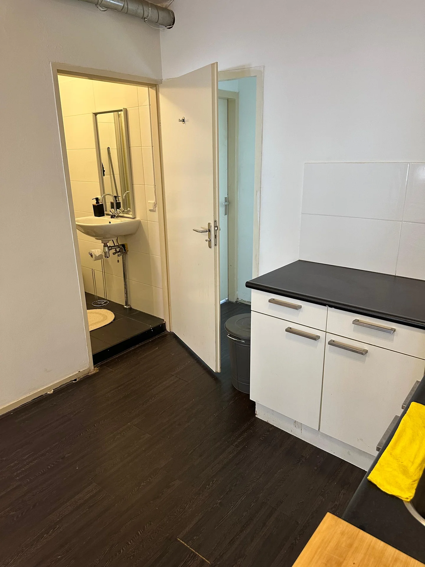 Foto van de Kamer gelegen aan de Lange Leidsedwarsstraat in Amsterdam