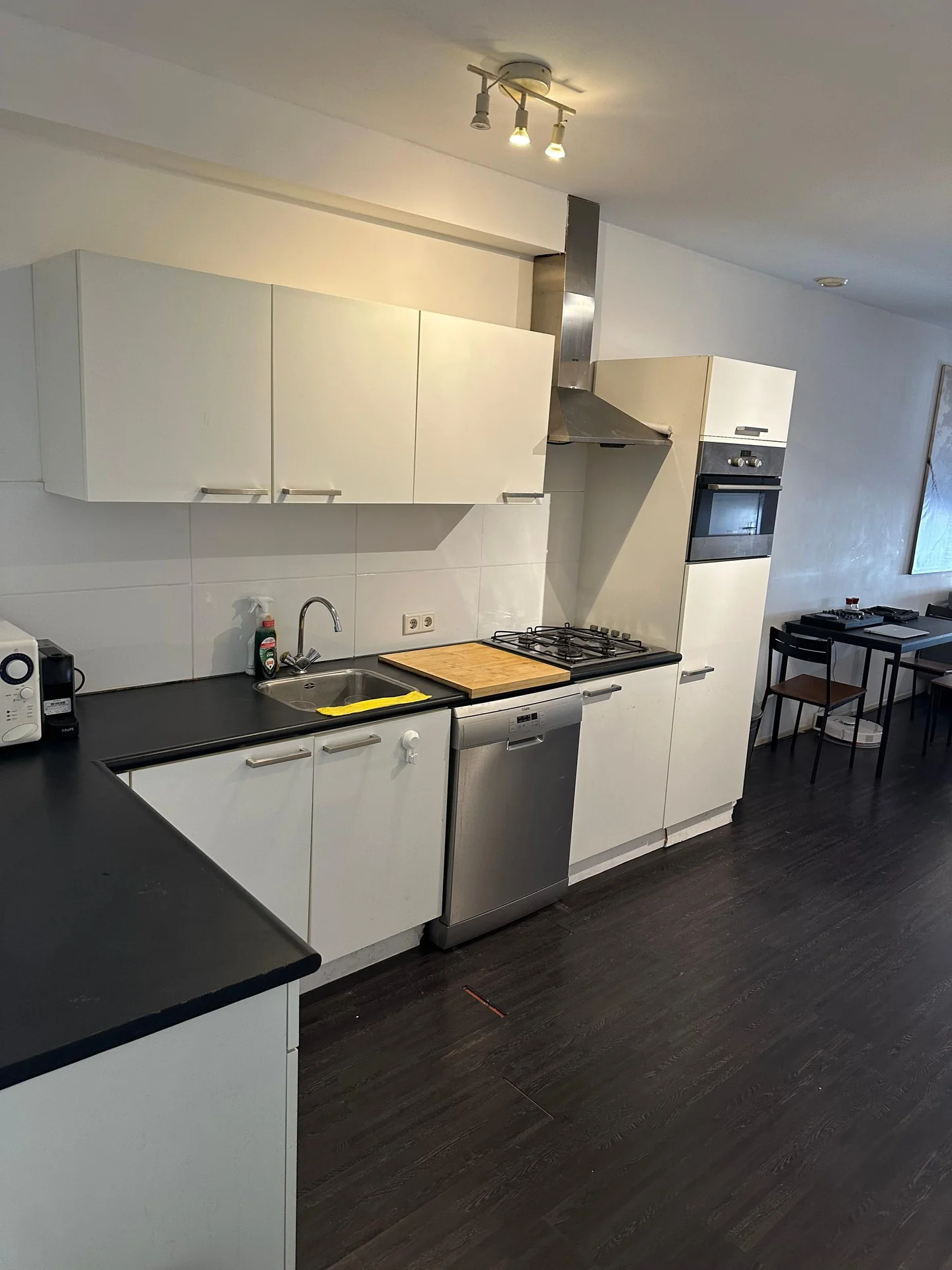 Foto van de Kamer gelegen aan de Lange Leidsedwarsstraat in Amsterdam