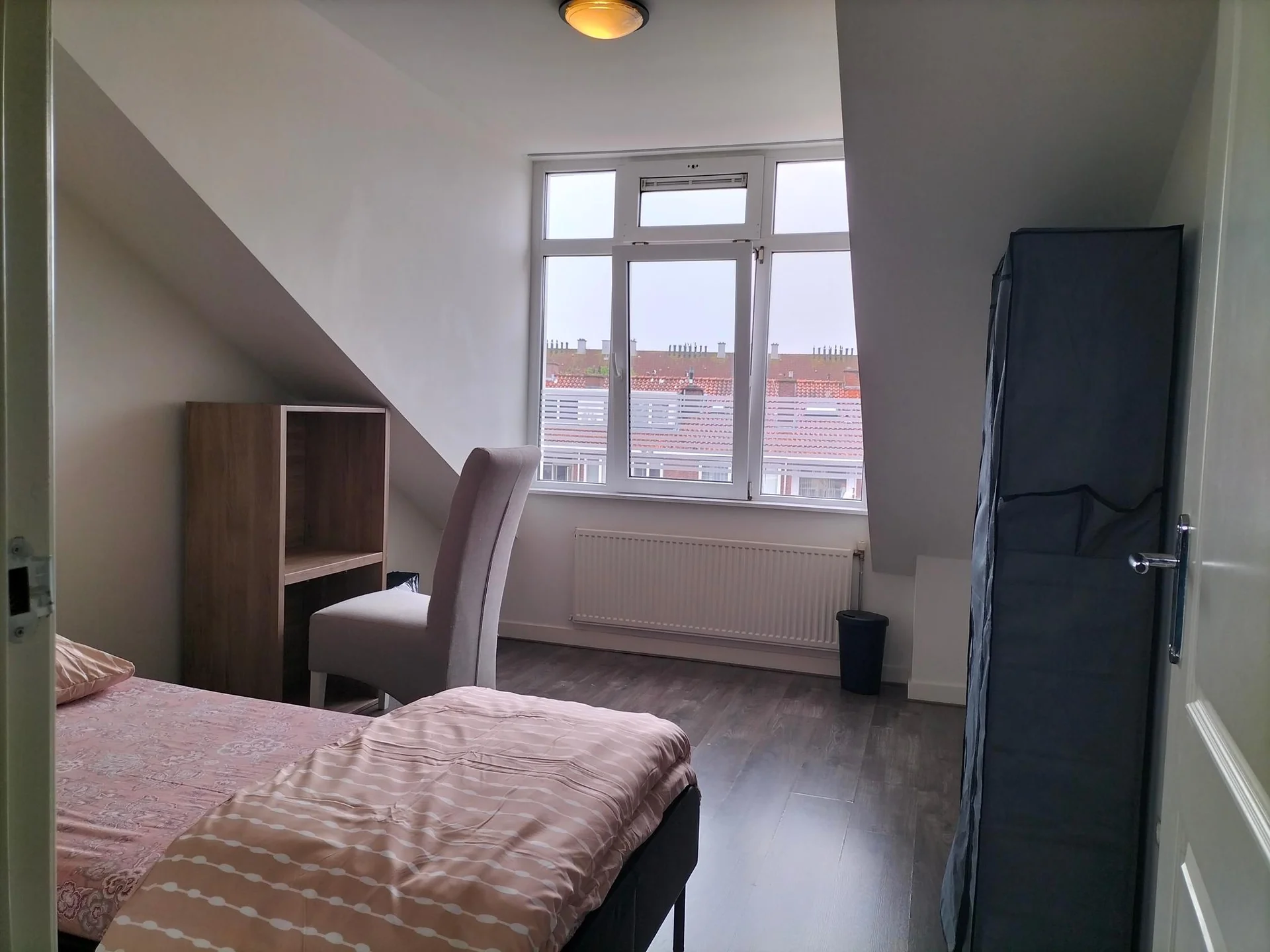 Foto van de Kamer gelegen aan de Hendrik Mandestraat in Den Haag