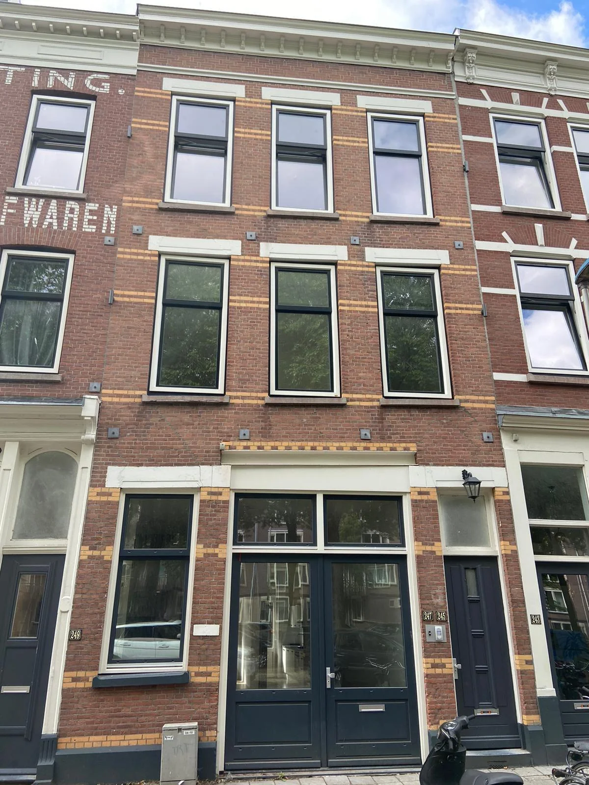 geblurde versie van de foto als achtergrond