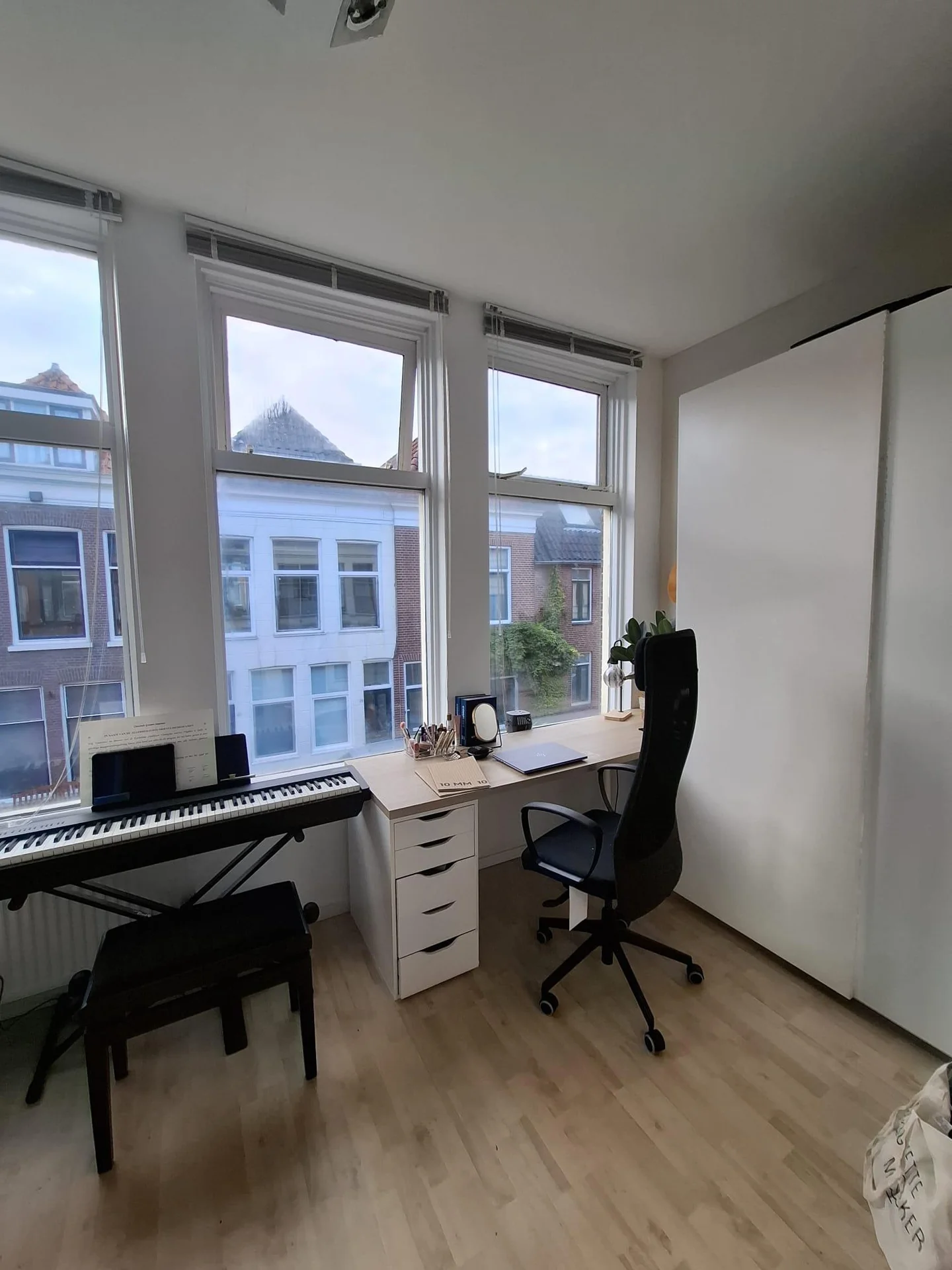 geblurde versie van de foto als achtergrond