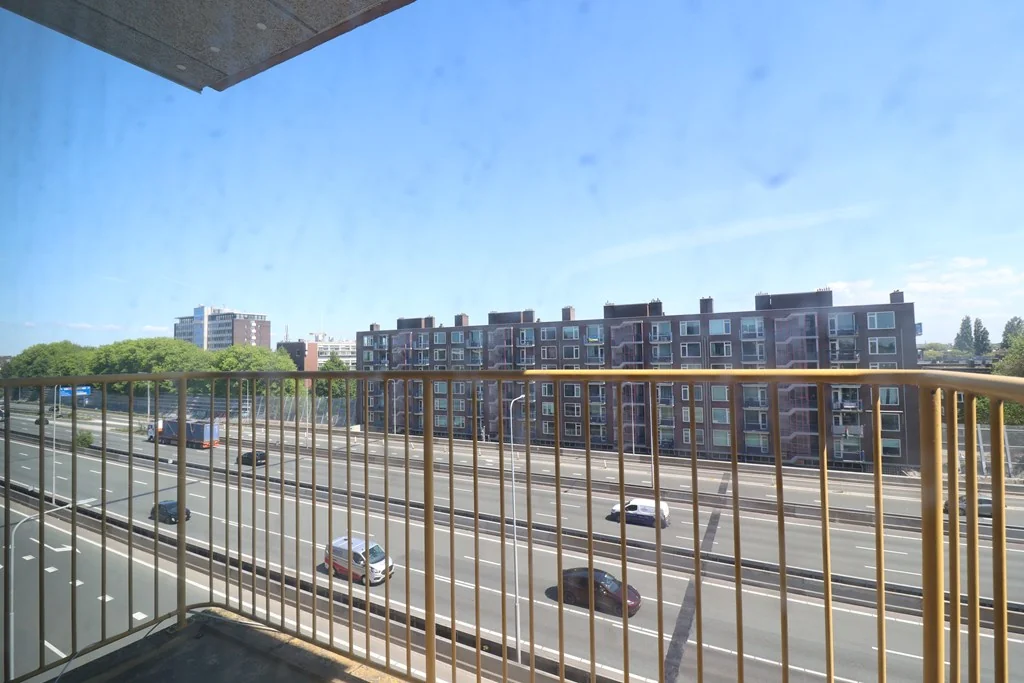 geblurde versie van de foto als achtergrond