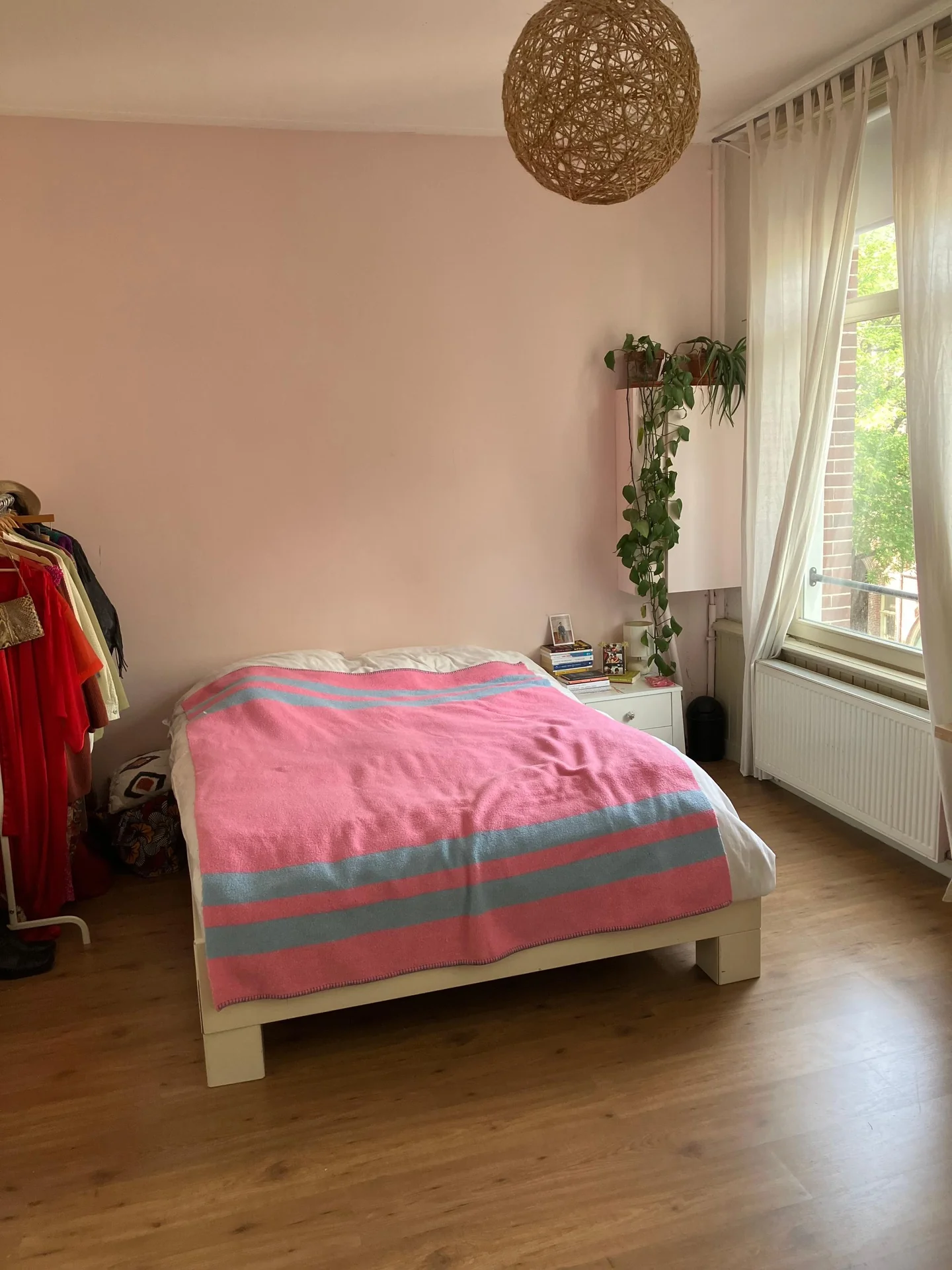 Foto van de Kamer gelegen aan de Maarten Harpertszoon Trompstraat in Amsterdam