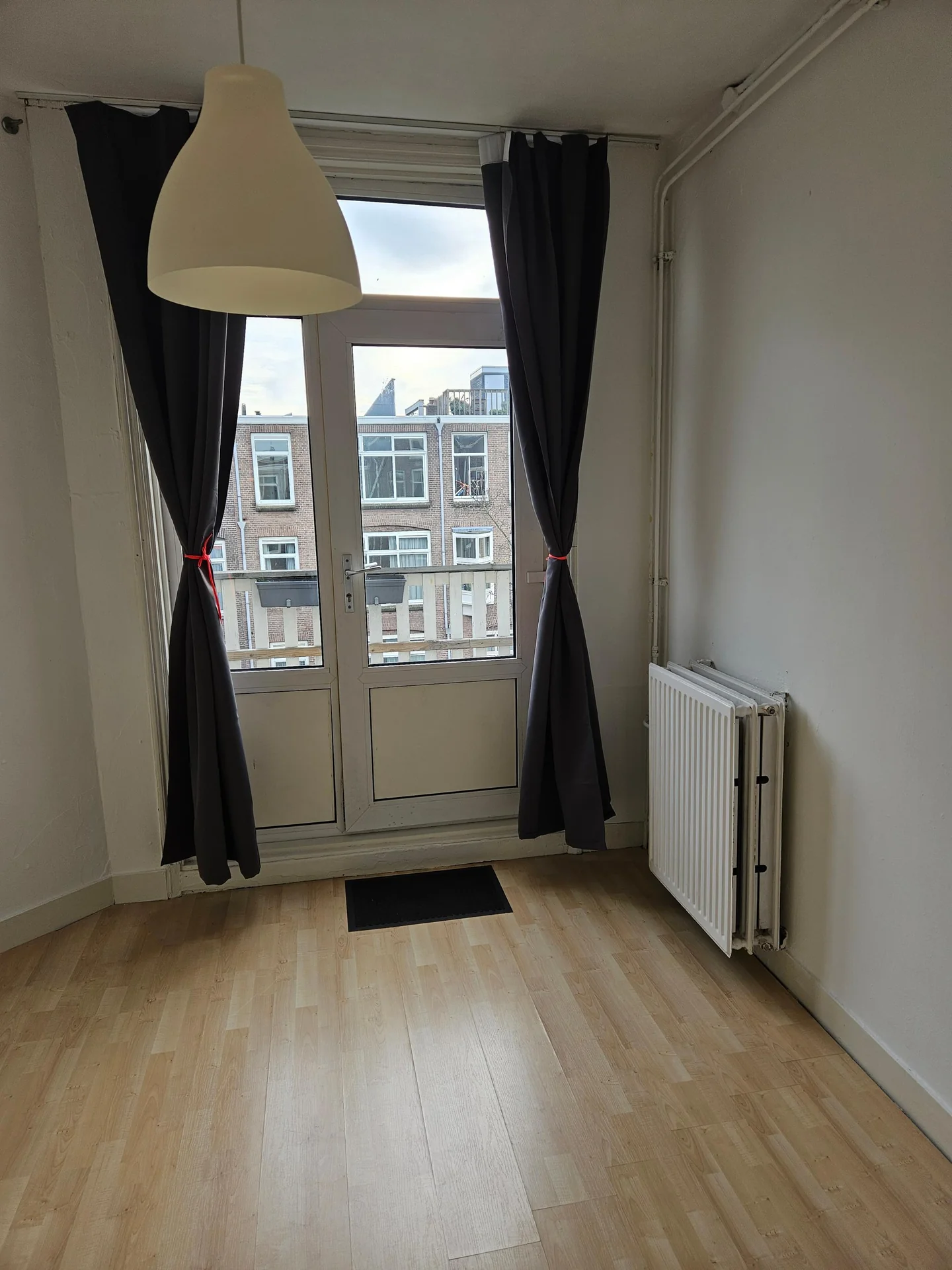 Foto van de Kamer gelegen aan de Van Weelstraat in Rotterdam