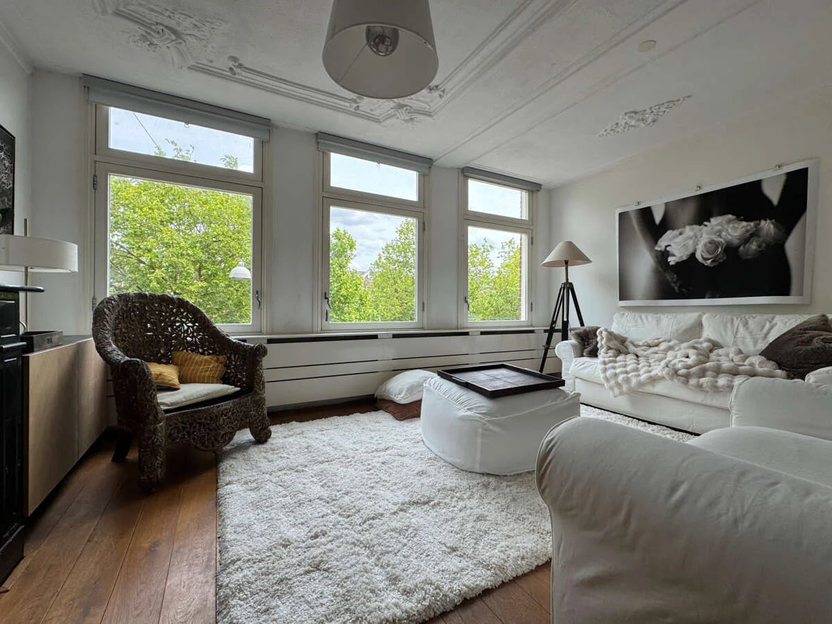 geblurde versie van de foto als achtergrond