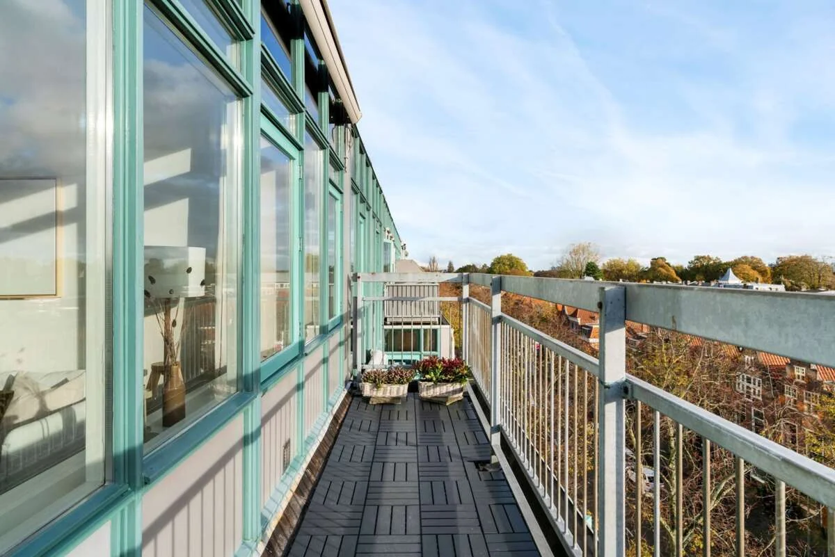 geblurde versie van de foto als achtergrond