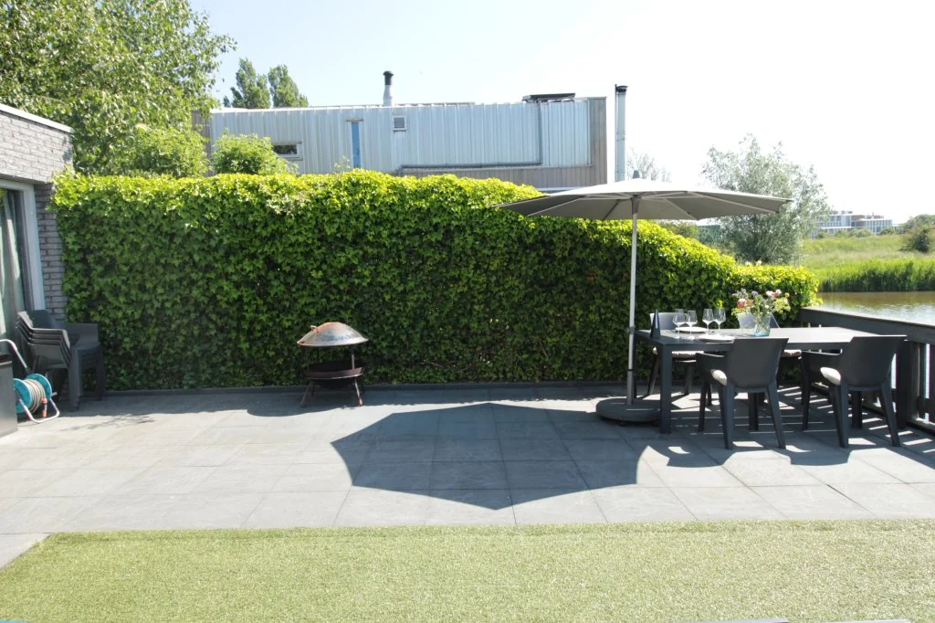 geblurde versie van de foto als achtergrond