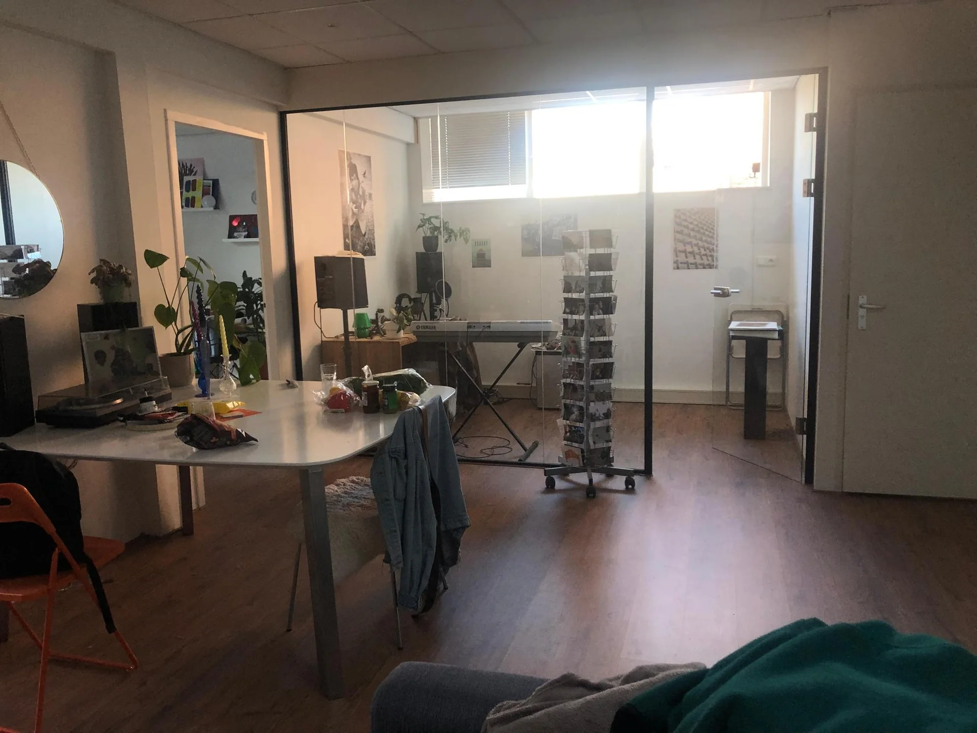 geblurde versie van de foto als achtergrond