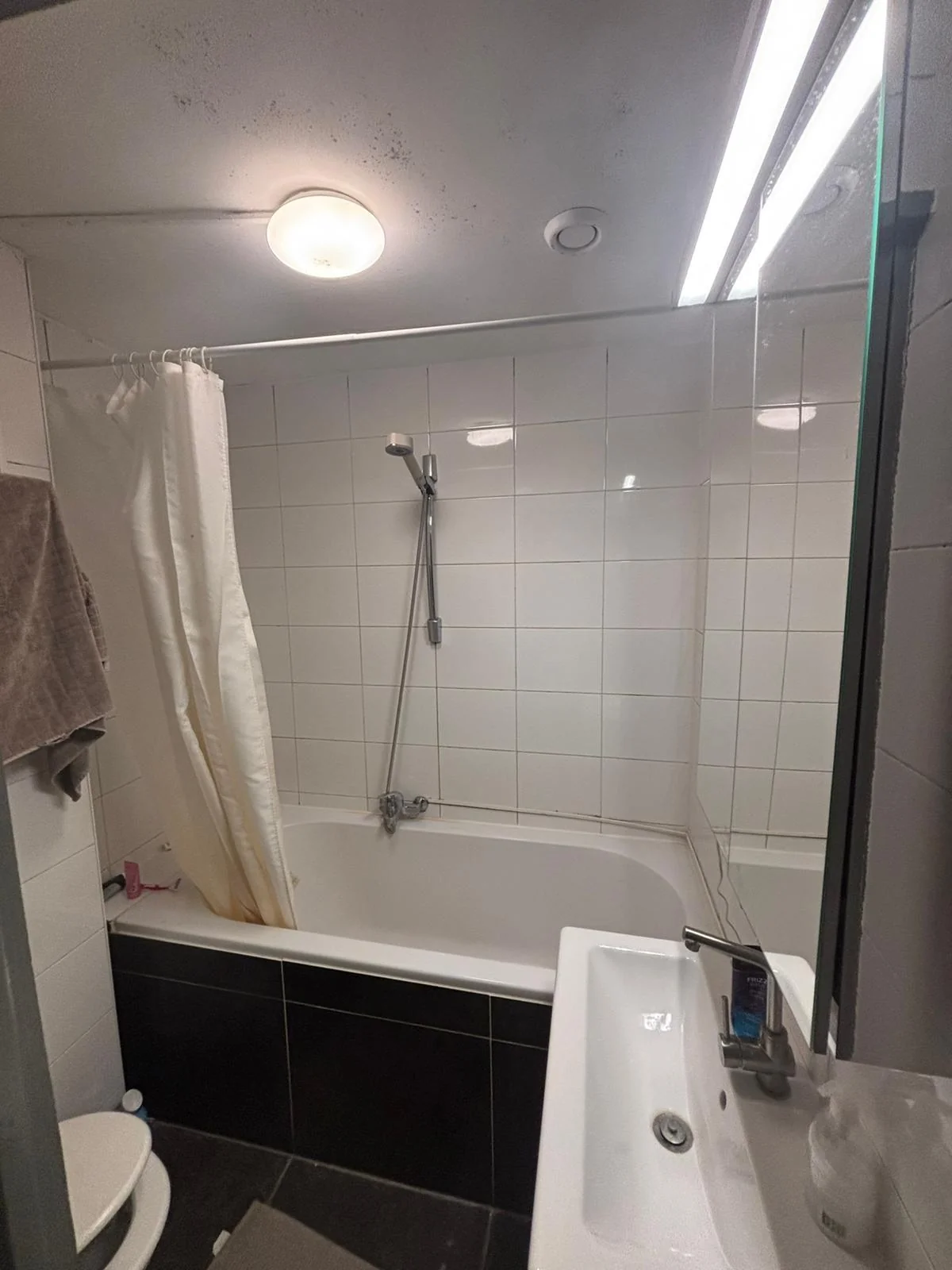Foto van de Kamer gelegen aan de Paramaribostraat in Amsterdam