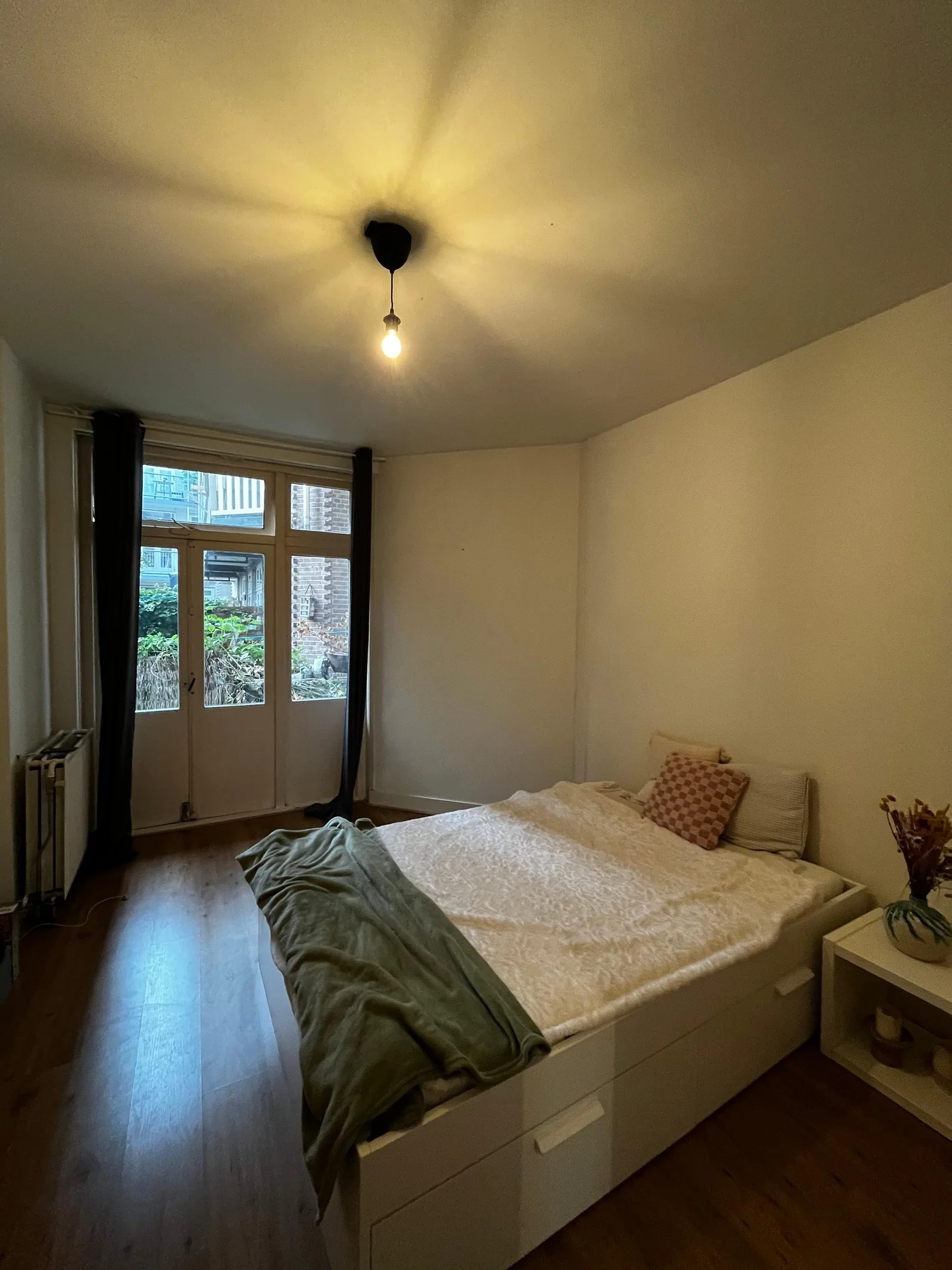 Foto van de Kamer gelegen aan de Van Tuyll van Serooskerkenweg in Amsterdam