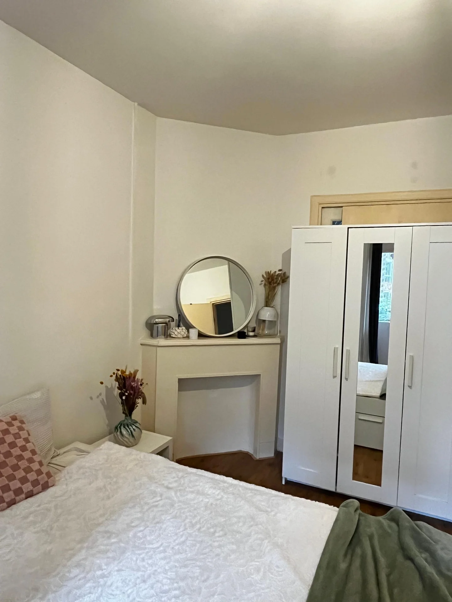 Foto van de Kamer gelegen aan de Van Tuyll van Serooskerkenweg in Amsterdam