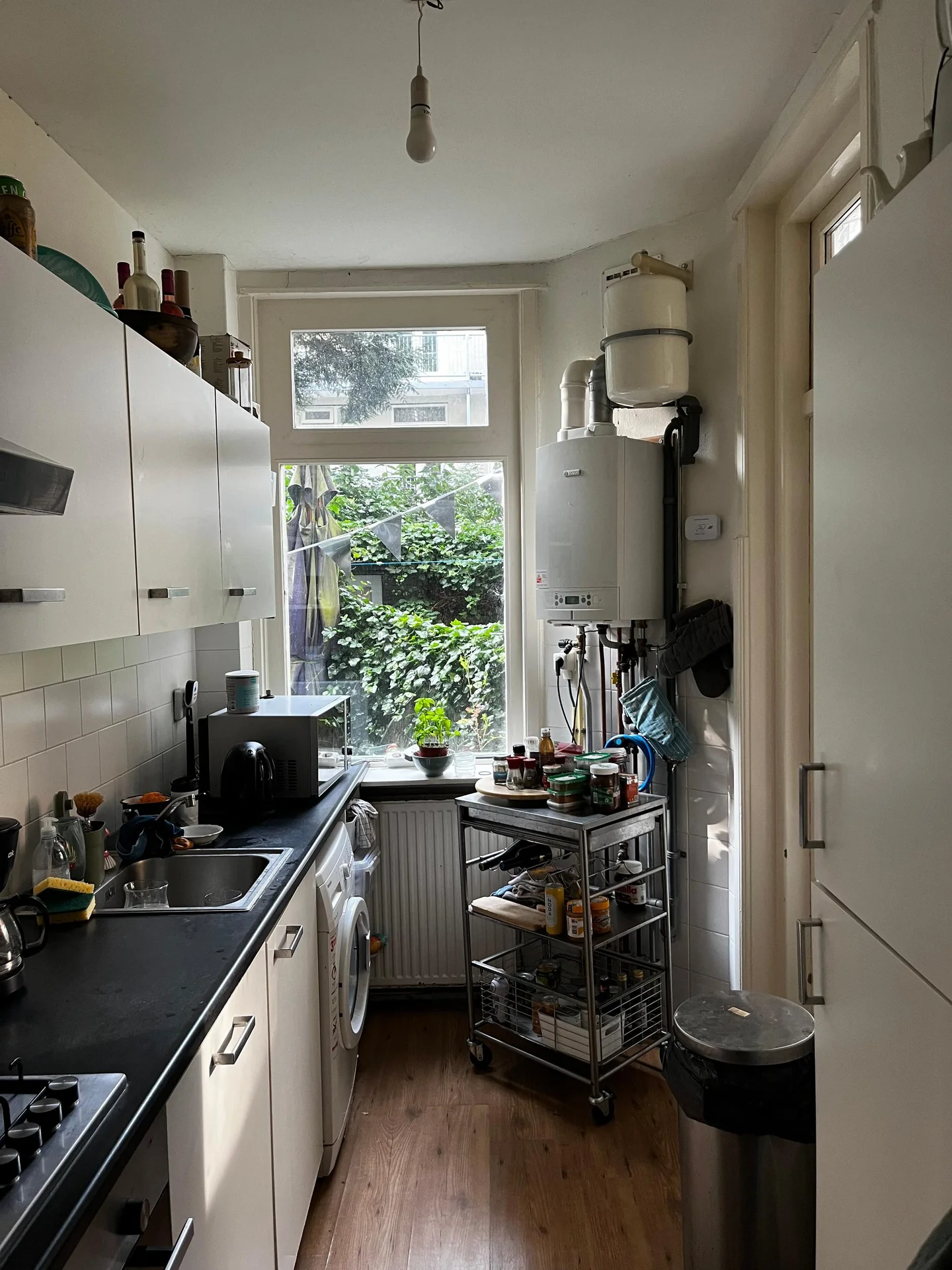 Foto van de Kamer gelegen aan de Van Tuyll van Serooskerkenweg in Amsterdam