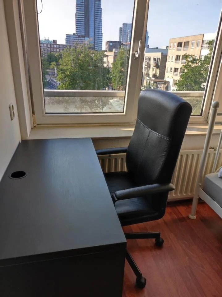 geblurde versie van de foto als achtergrond