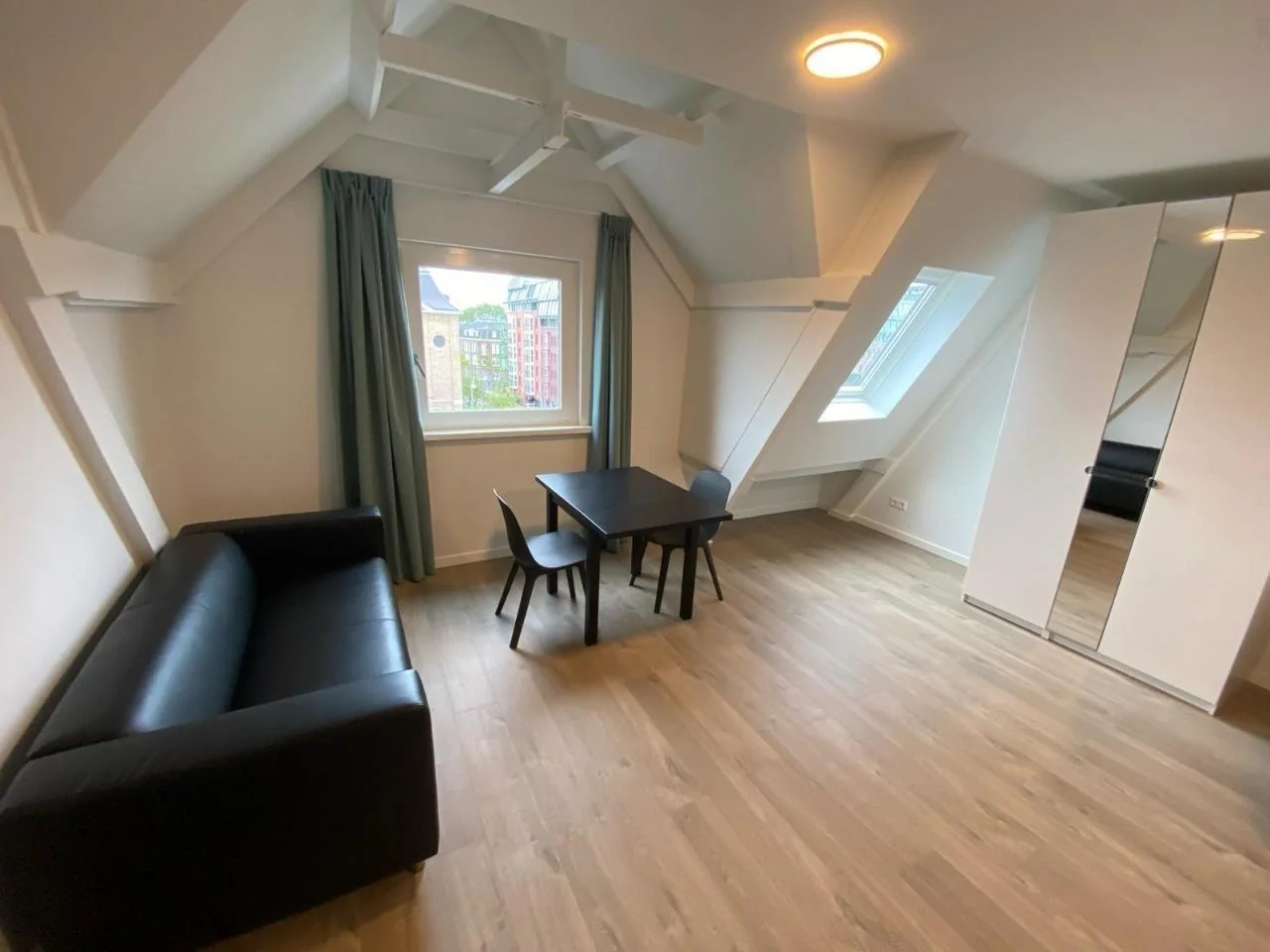 Foto van de Studio gelegen aan de Ruysdaelkade in Amsterdam