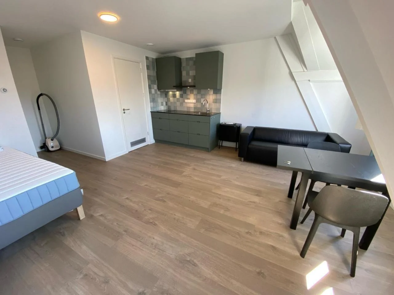 Foto van de Studio gelegen aan de Ruysdaelkade in Amsterdam