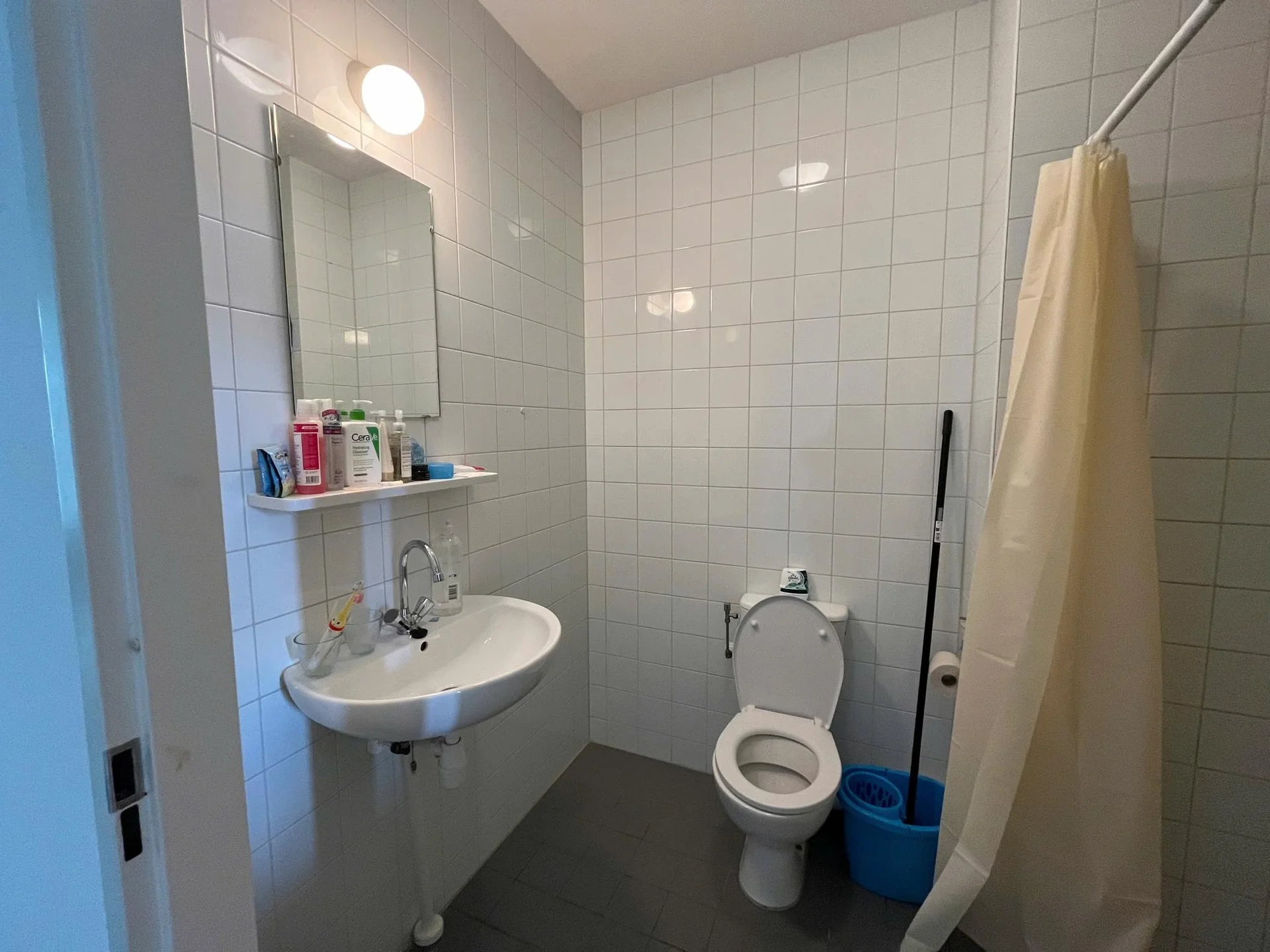 Foto van de Studio gelegen aan de Carolina MacGillavrylaan in Amsterdam