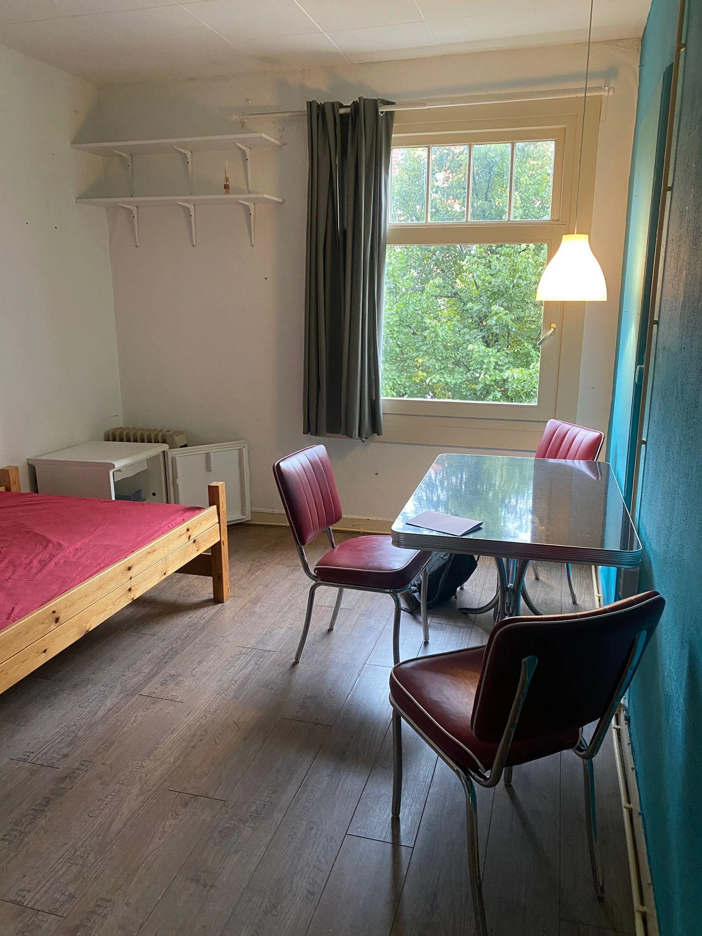Foto van de Kamer gelegen aan de Van Tuyll van Serooskerkenweg in Amsterdam
