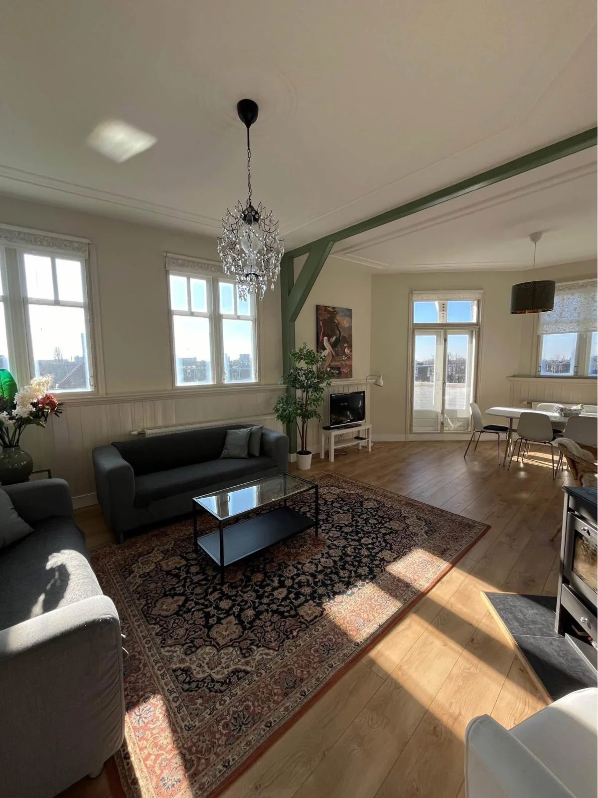 geblurde versie van de foto als achtergrond